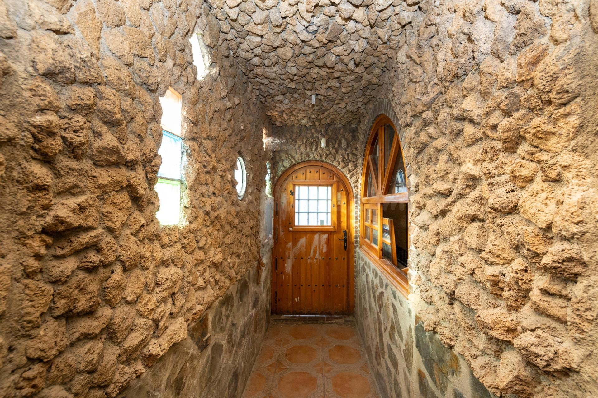 FINCA DE 5.000 M2 EN GÜEVÉJAR CON VIVIENDA Y TERRENO URBANIZ