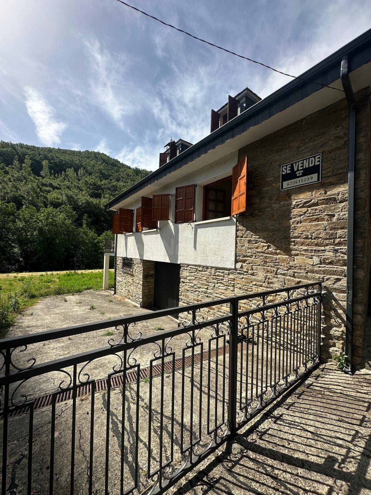 CASA CON TERRENO EN VEGA DE VALCARCE (CAMINO DE SANTIAGO)