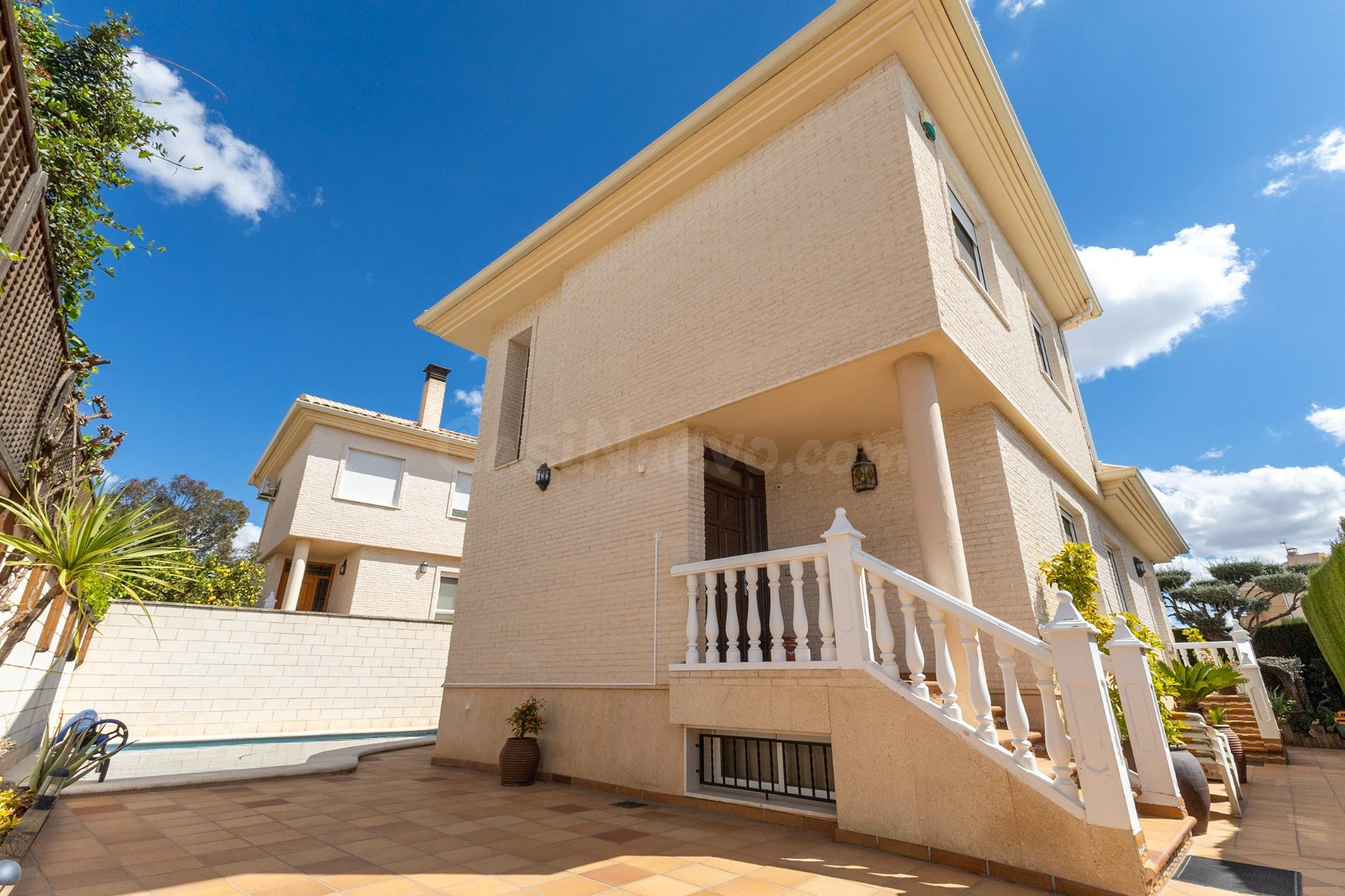 EXCLUSIVO CHALET EN ZONA CLUB DE CAMPO (ELDA-PETRER)