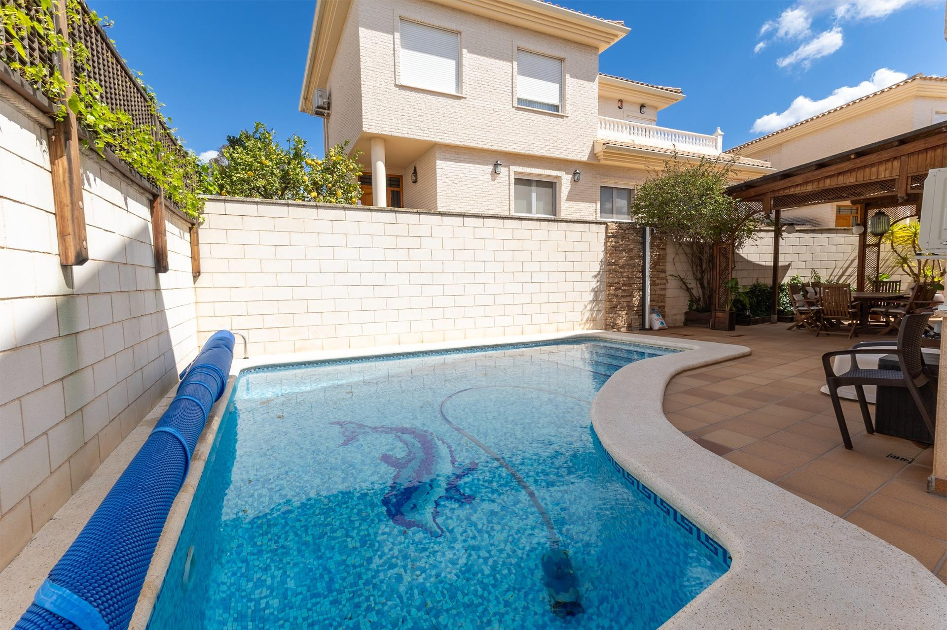 EXCLUSIVO CHALET EN ZONA CLUB DE CAMPO (ELDA-PETRER) - foto 2