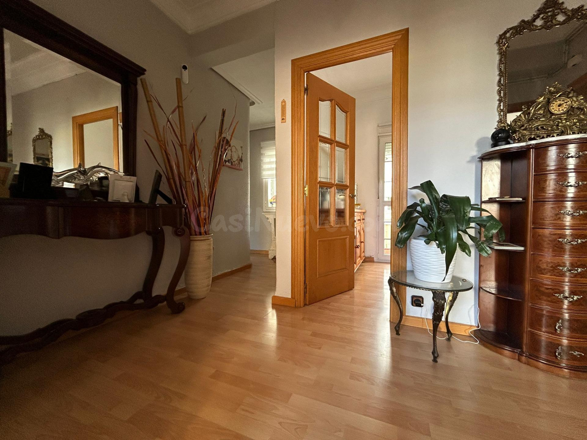 VENTA DE PISO CON TERRAZA - foto 3
