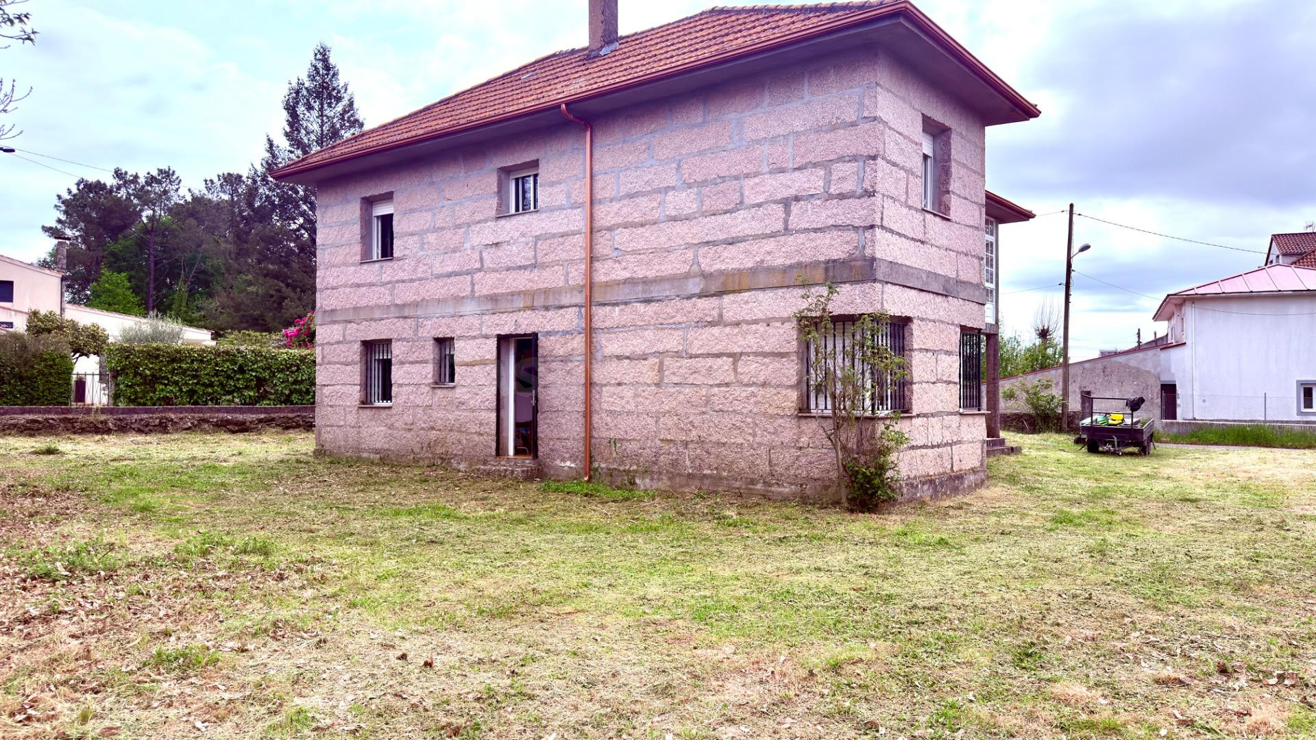 SE VENDE CASA DE PIEDRA CON FINCA EN A BARRELA CON 5 habitac - foto 4