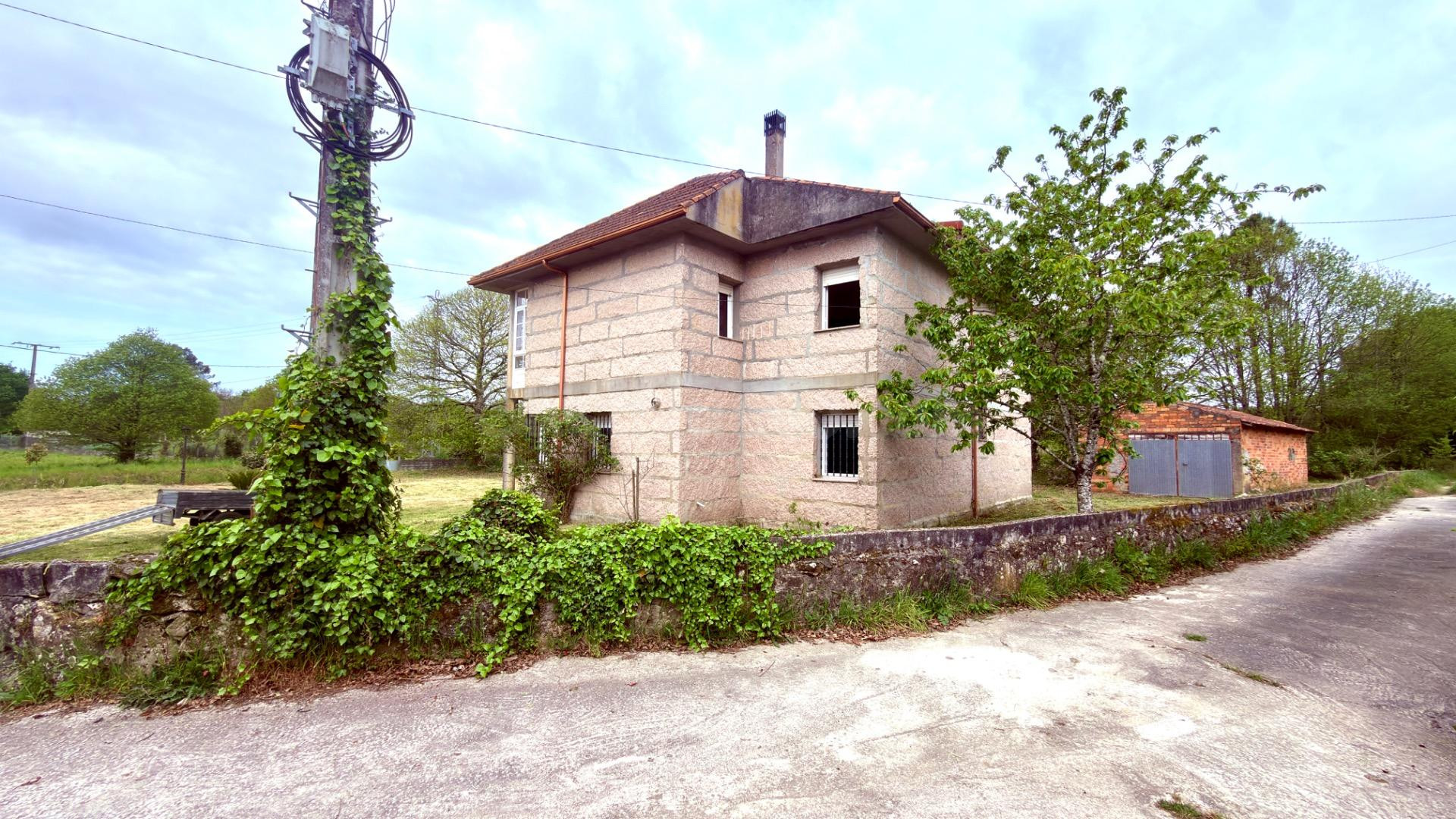 SE VENDE CASA DE PIEDRA CON FINCA EN A BARRELA CON 5 habitac - foto 5