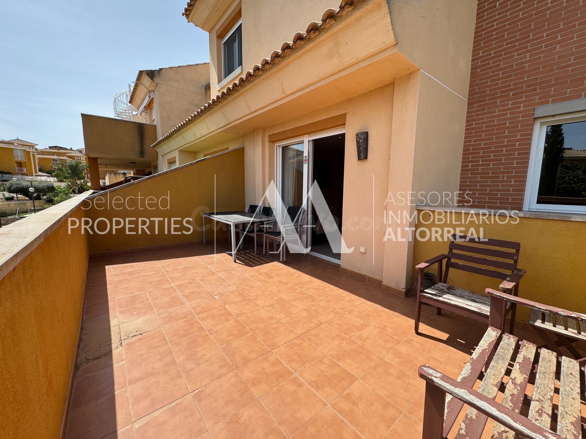 VENTA ALTORREAL PISO ESQUINA CON GRAN TERRAZA , GIMNASIO , S