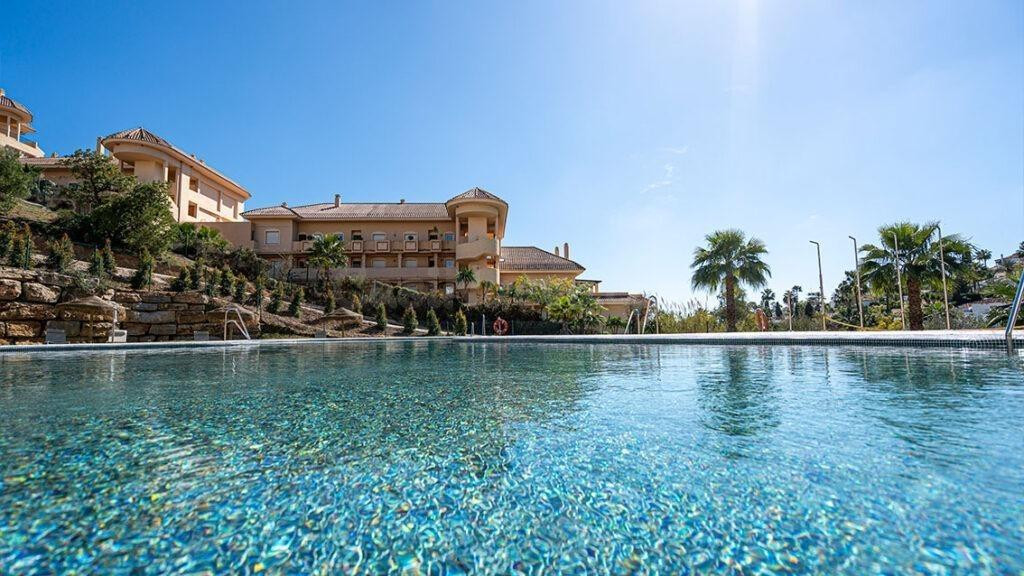 Apartamento de 3 dormitorios y 2 baños. Nueva Andalucía, Mar