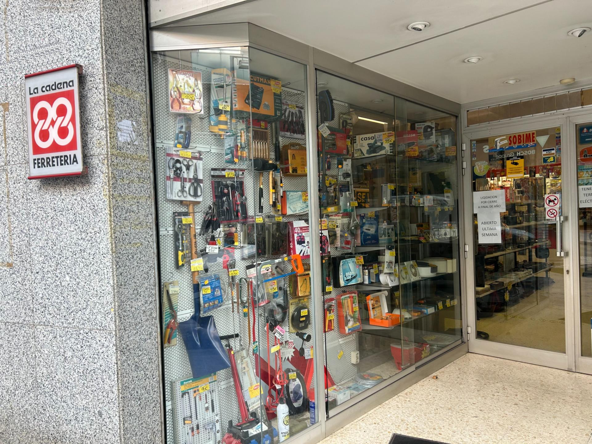 Gran local comercial en Badalona de 225 m2 en venta. - foto 2