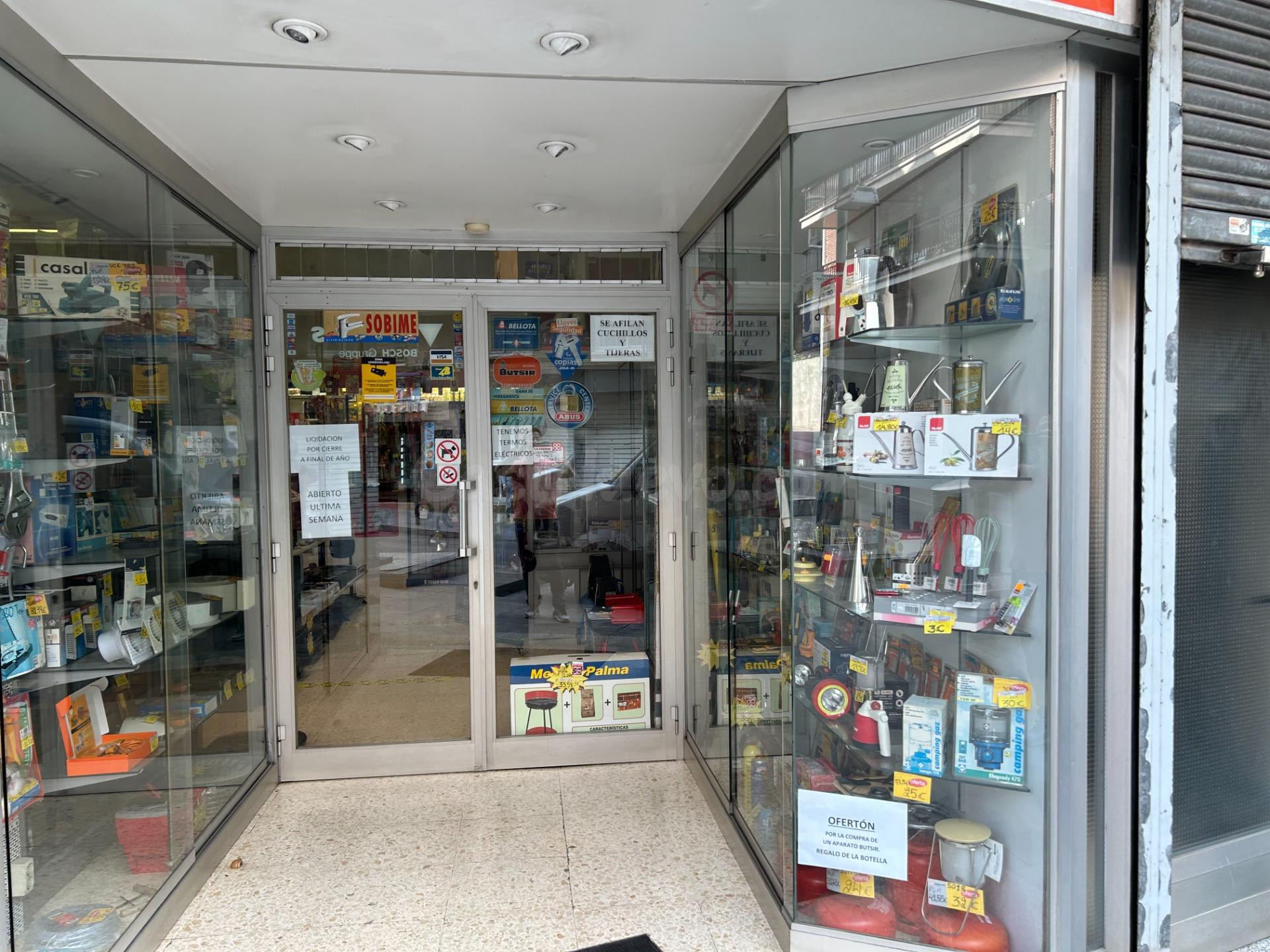 Gran local comercial en Badalona de 225 m2 en venta. - foto 3