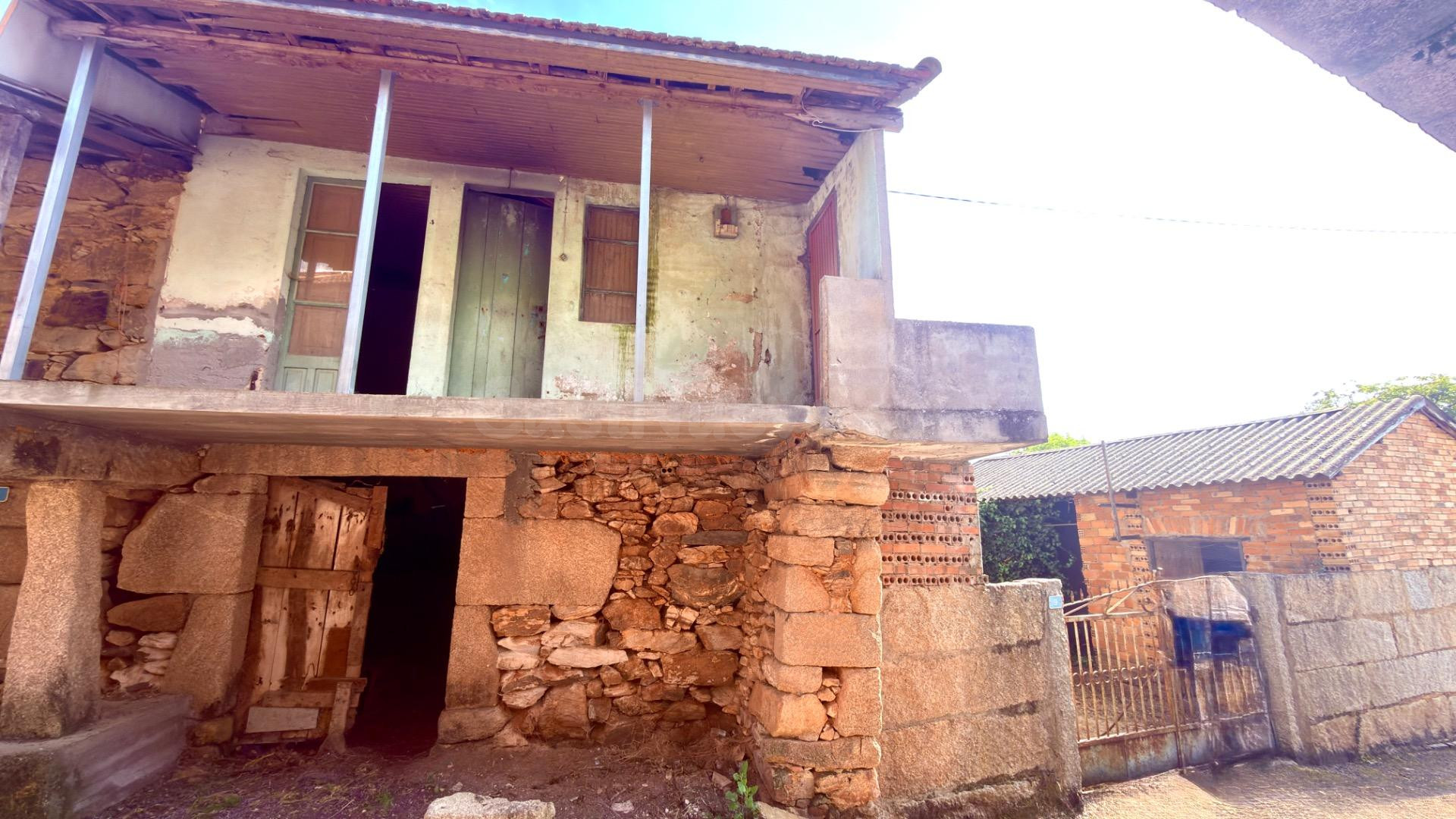 Casa Rústica en A Marca - Oportunidad Única para Reformar - foto 3