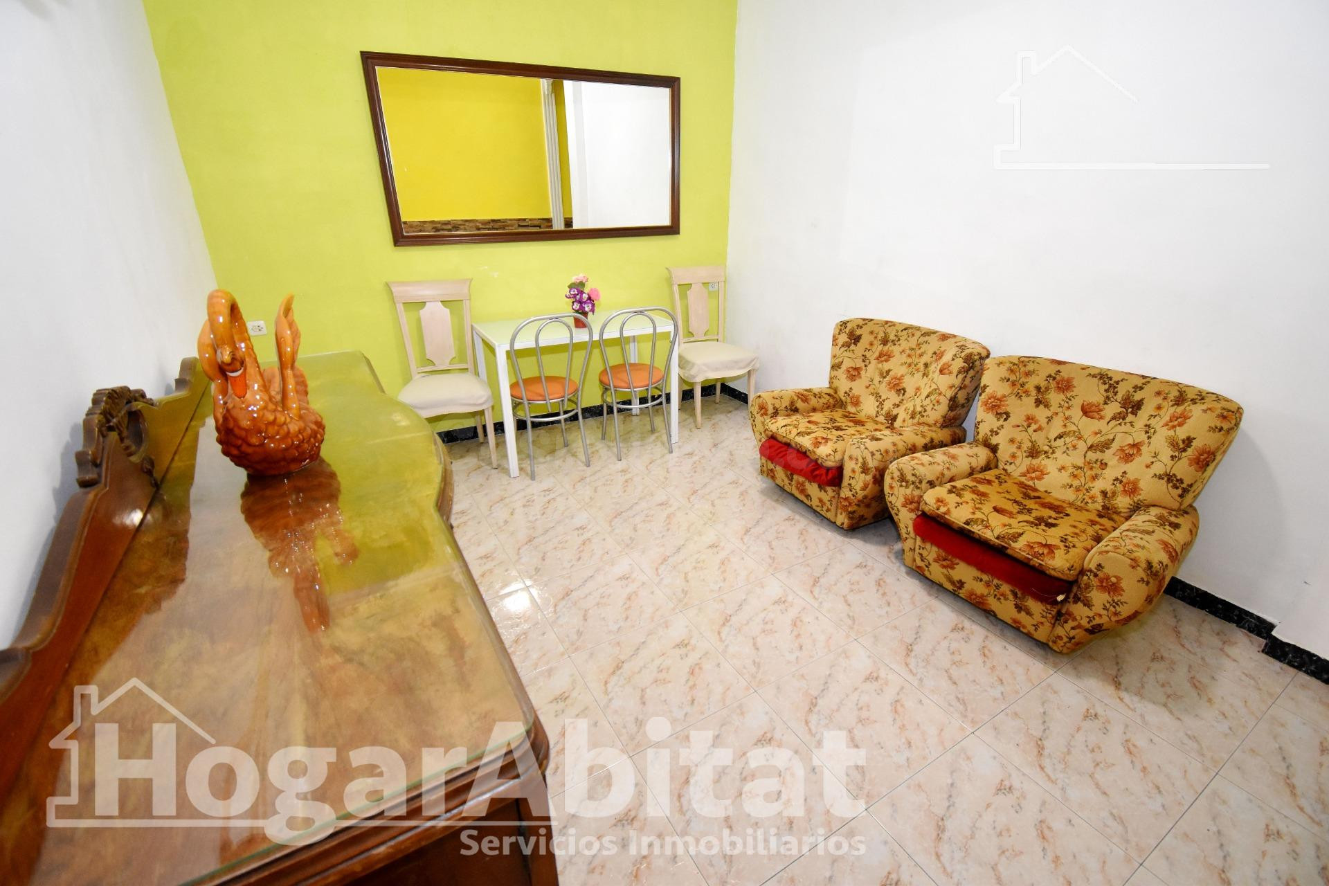 ATRACTIVA Y AMPLIA PLANTA BAJA CON PATIO Y TERRAZA, CERCA DE