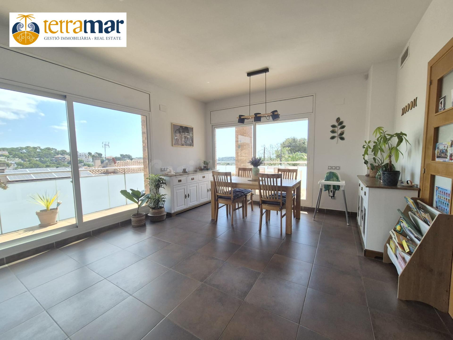 GRAN CASA CON TERRAZA, 4 habitaciones Y 3 BAÑOS - foto 2