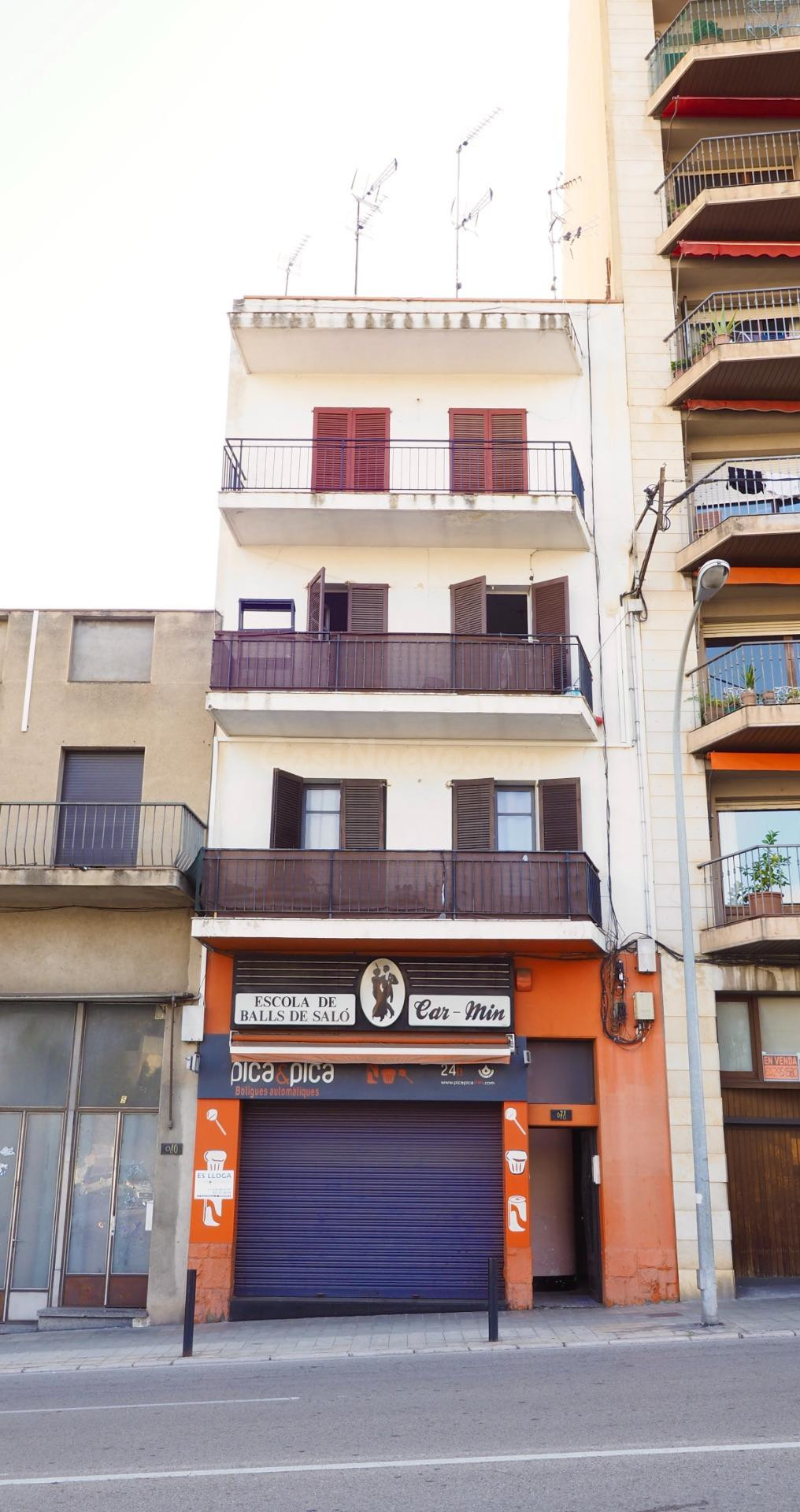 EDIFICIO EN VENTA -  CENTRO DE FIGUERES (GIRONA) - CON INQUI - foto 2