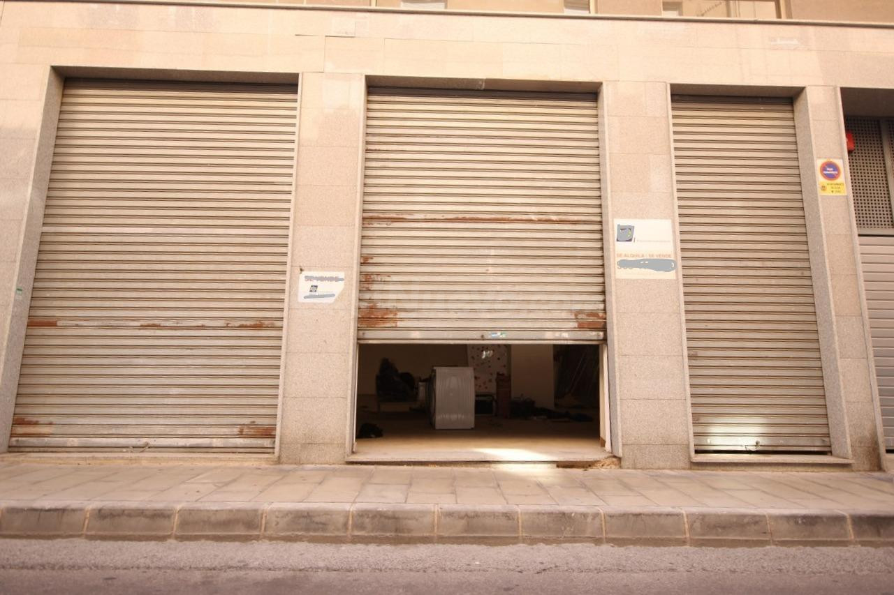 Amplio Local Comercial en Elda