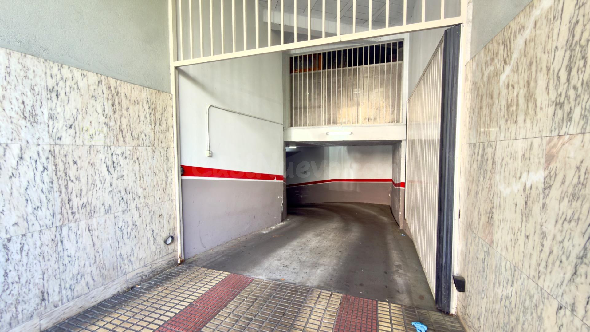 Plaza de Garaje en Calle Peña Nofre - ¡Oportunidad de Invers - foto 2