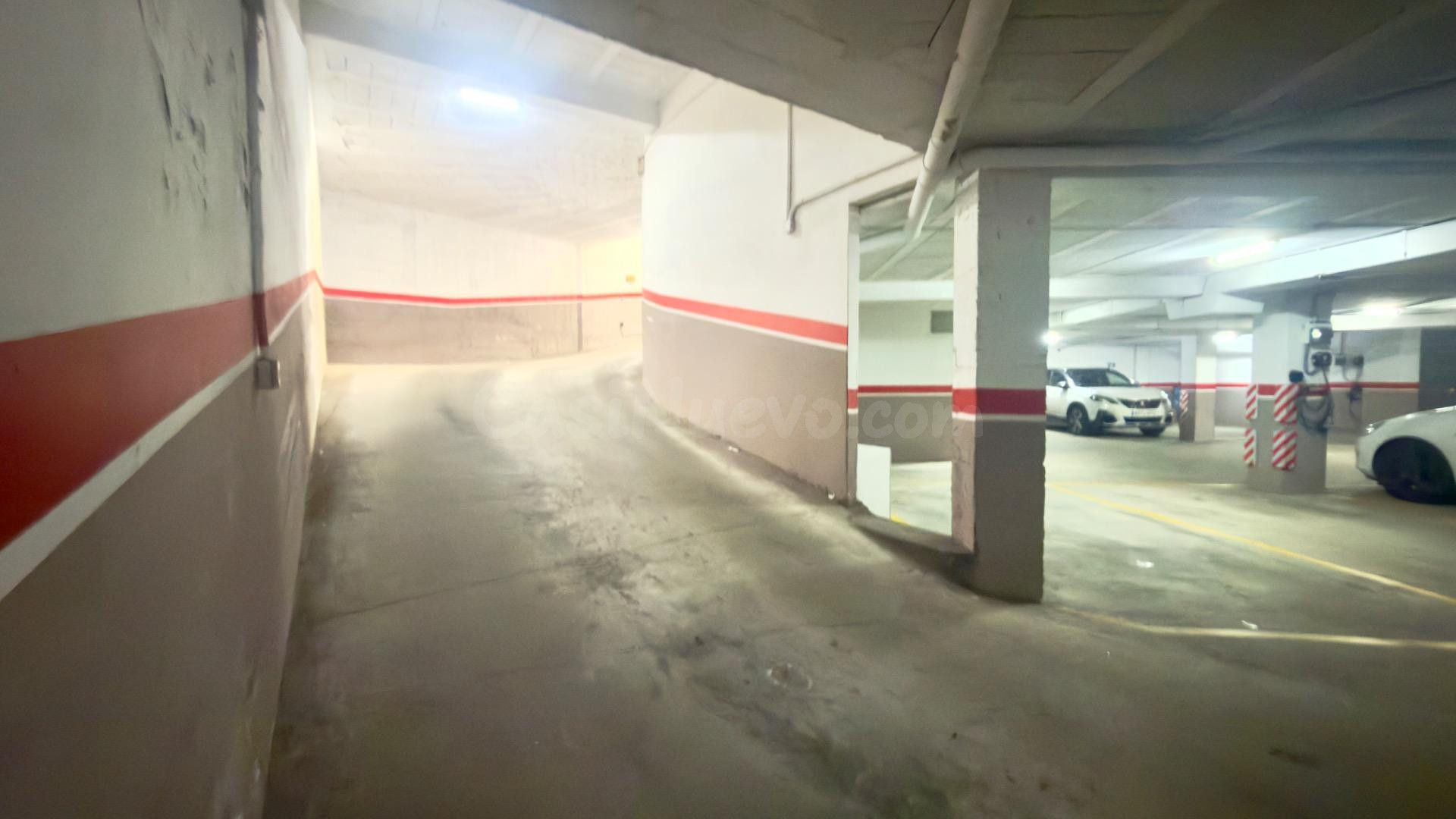 Plaza de Garaje en Calle Peña Nofre - ¡Oportunidad de Invers - foto 3
