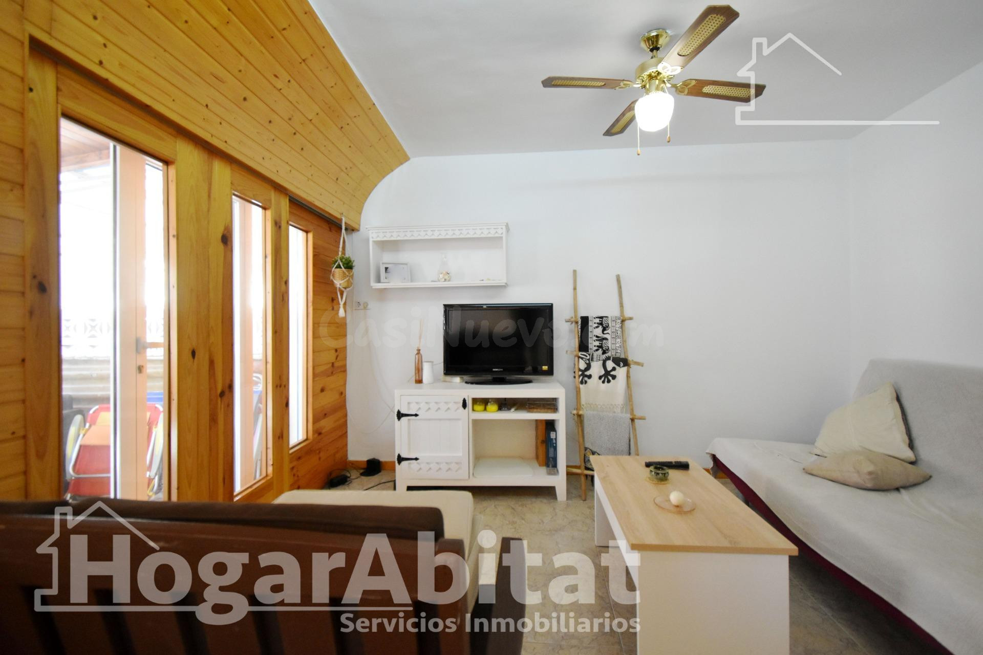 REFORMADO, ACOGEDOR CON TERRAZA EN PRIMERA LÍNEA DE PLAYA - foto 2