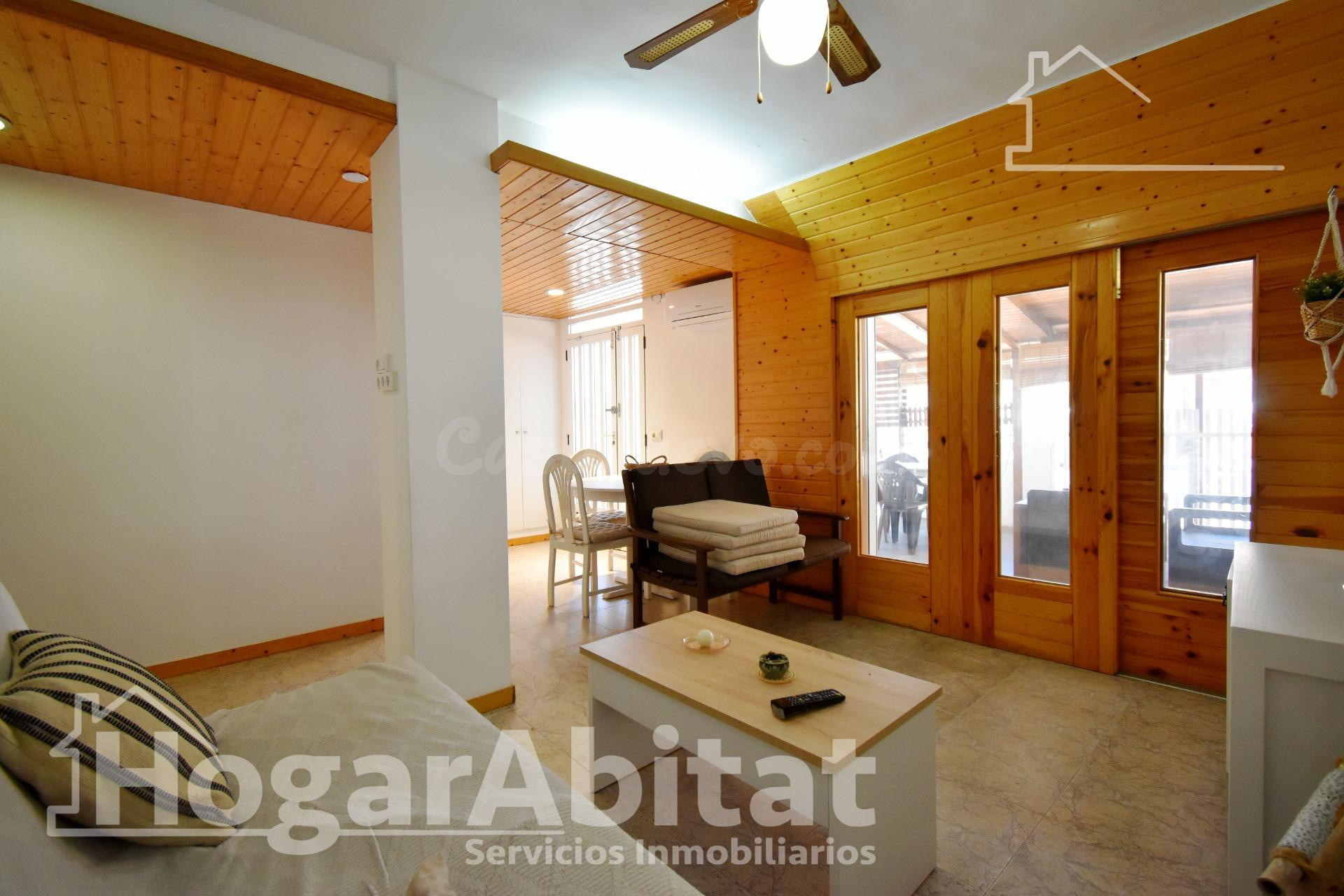 REFORMADO, ACOGEDOR CON TERRAZA EN PRIMERA LÍNEA DE PLAYA - foto 3