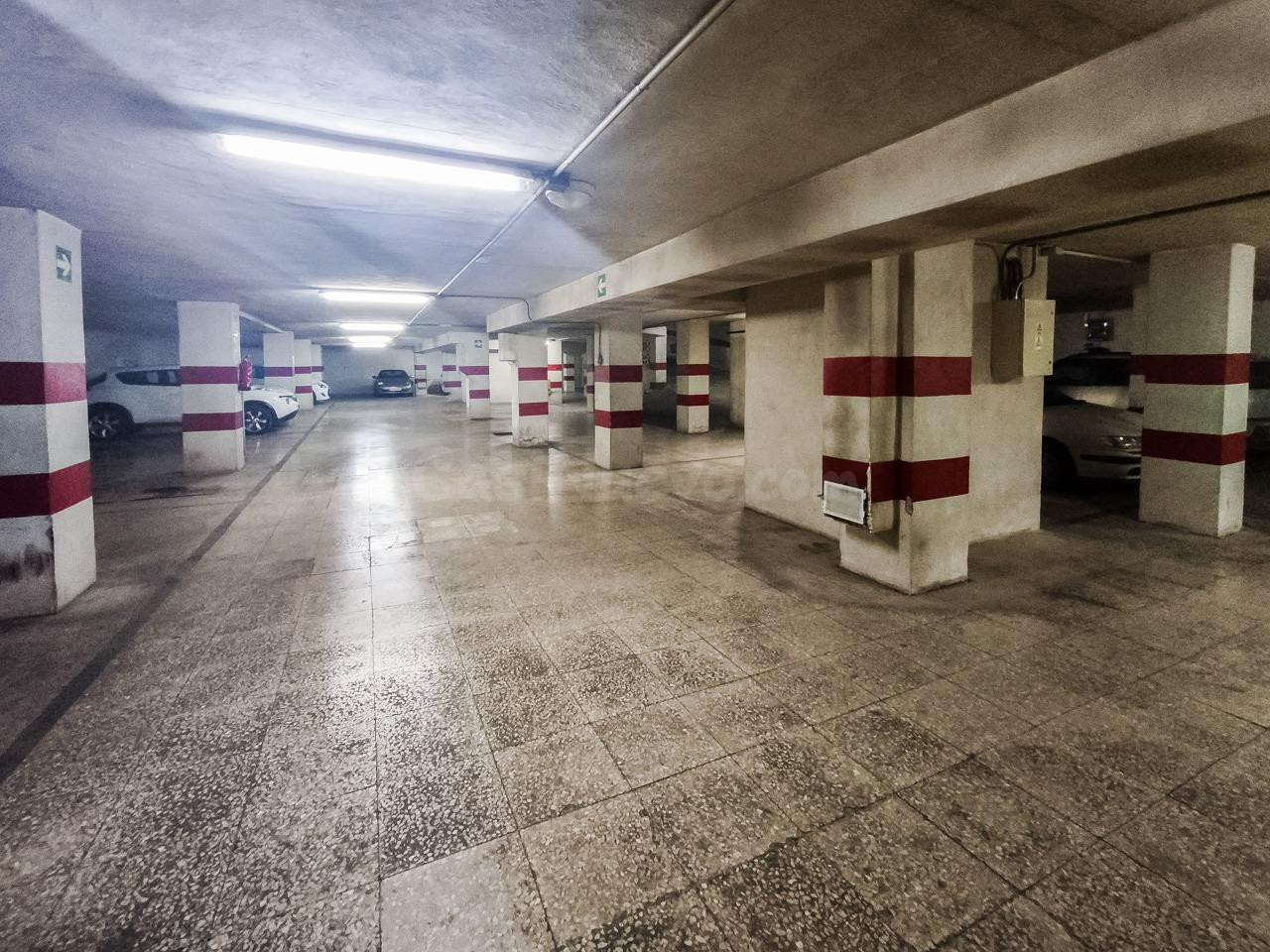 Plaza de Garaje en Gran Avenida - foto 2