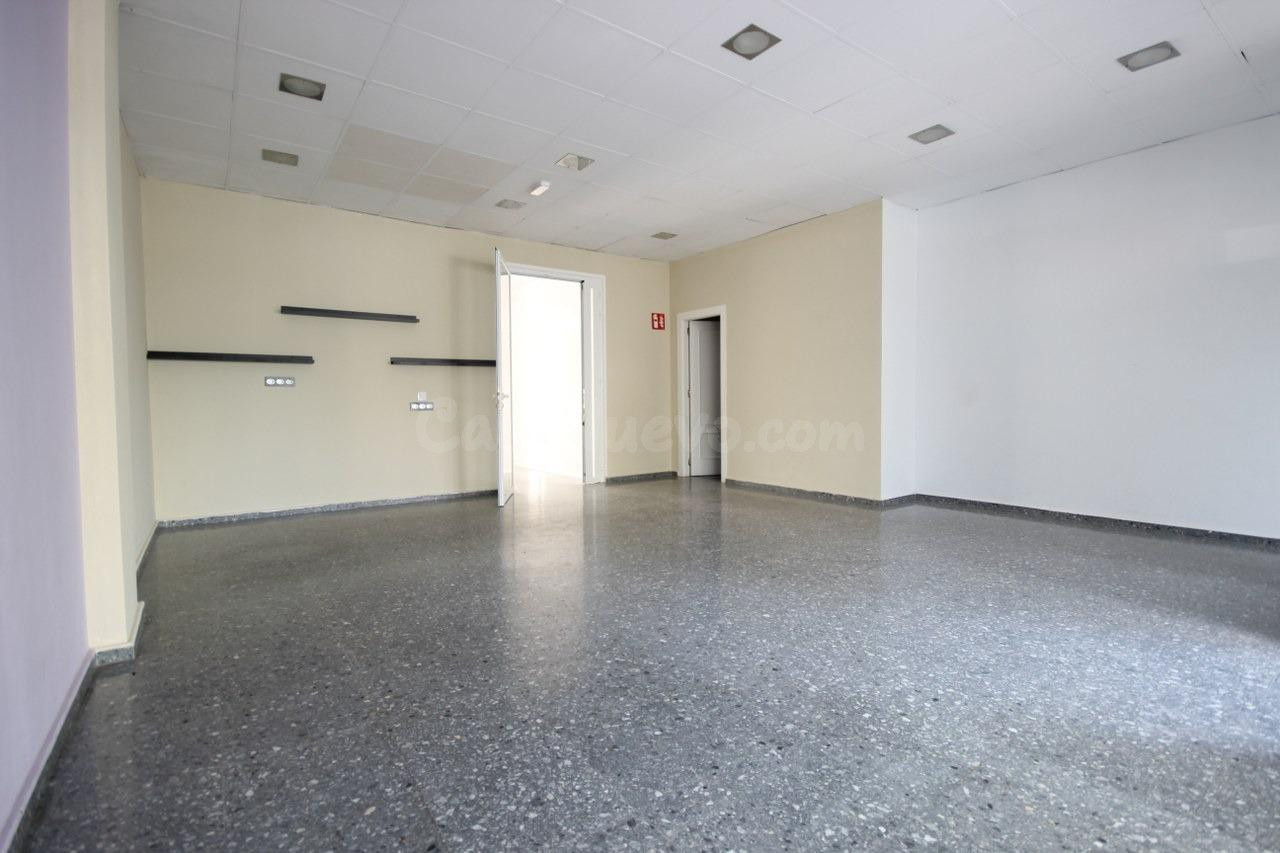 Oportunidad Única: Local Comercial en Alquiler en La Canal, 