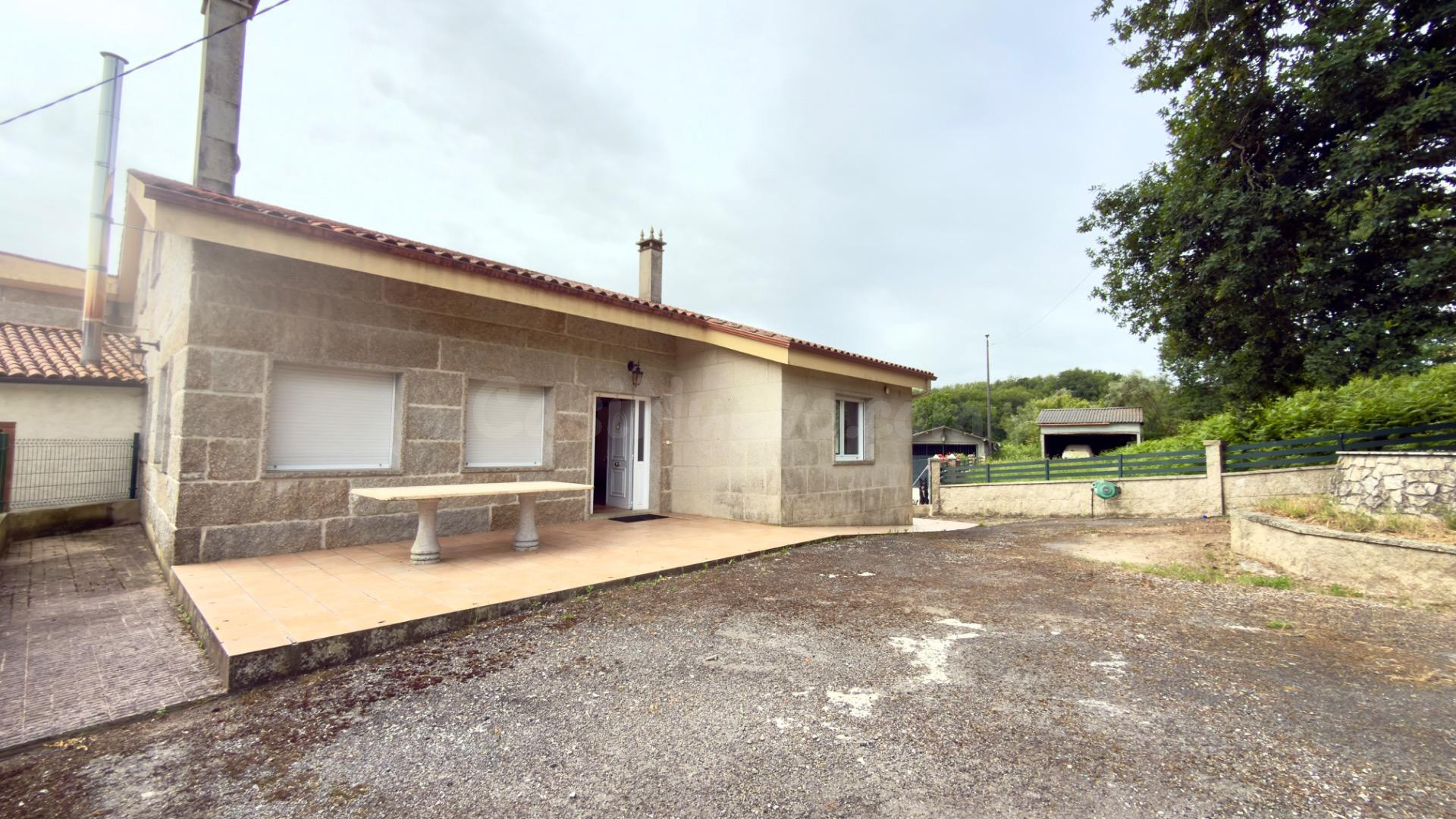 # Casa con Gran Potencial de Inversión en Zona Privilegiada  - foto 3