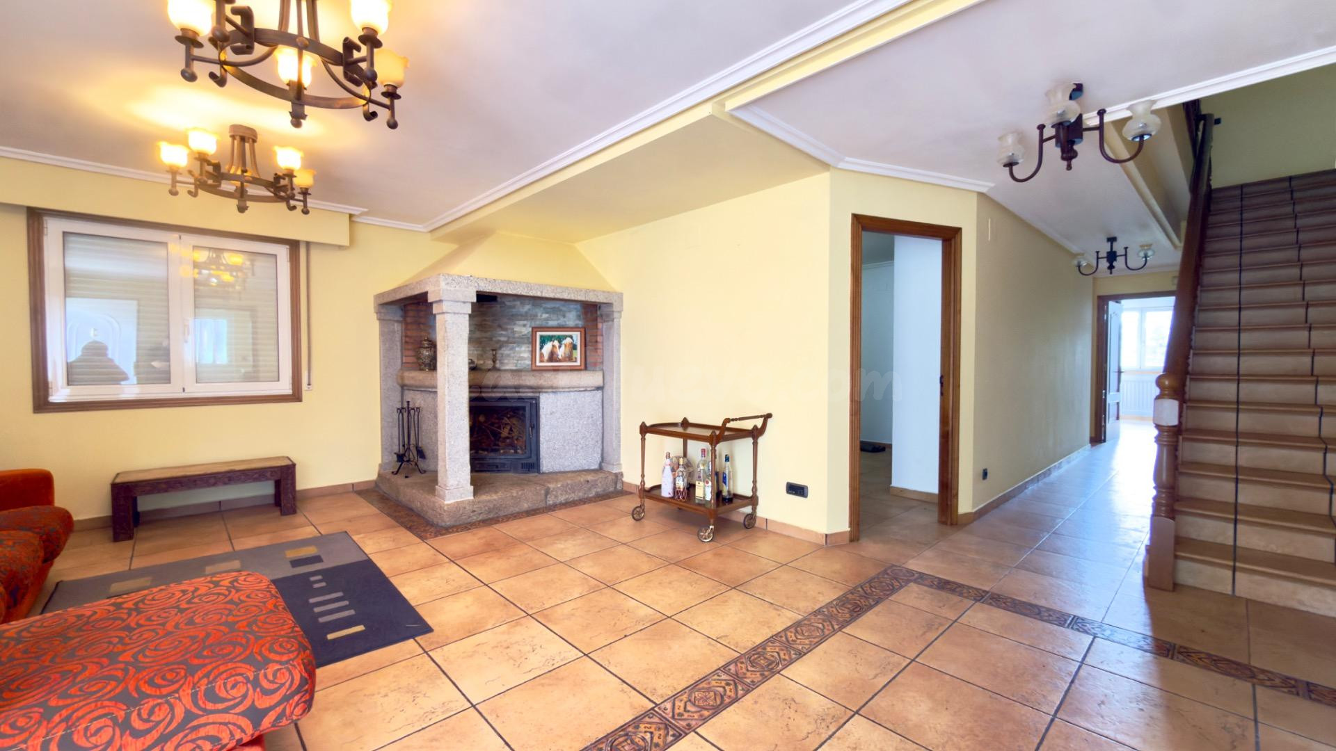 # Casa con Gran Potencial de Inversión en Zona Privilegiada  - foto 5