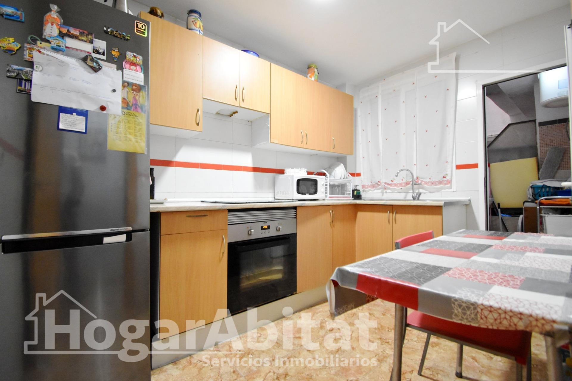 MUY AMPLIO Y REFORMADO CON TERRAZA Y ASCENSOR - foto 4