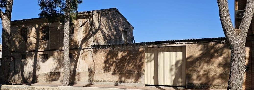 CASA - COBERTIZO SOBRE TERRENO URBANO EDIFICABLE EN PINOSO
