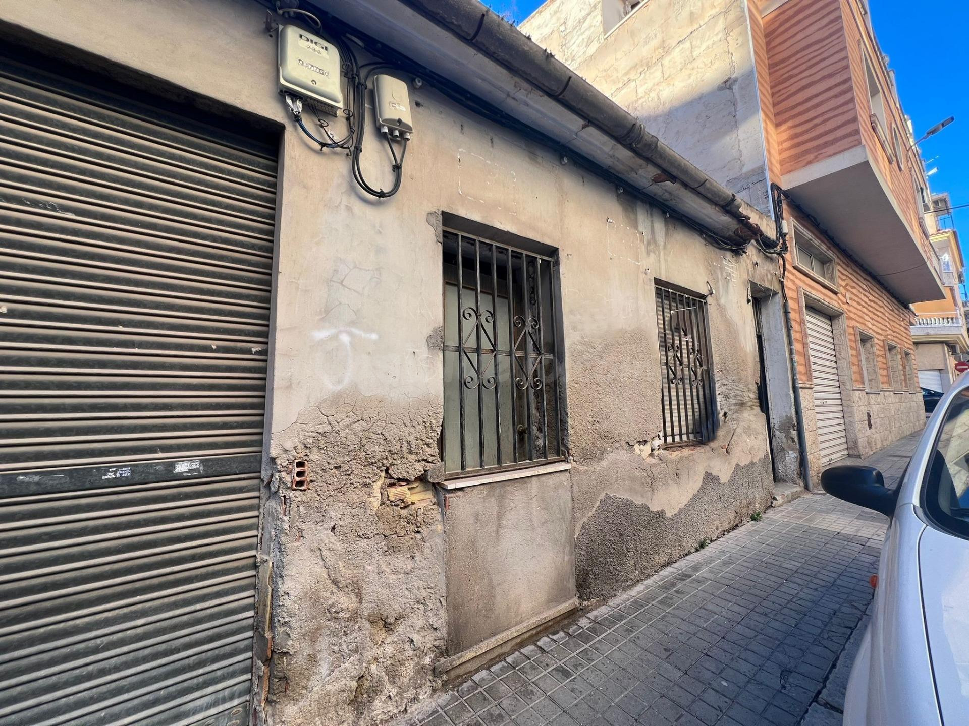PLANTA BAJA CONVERTIBLE EN VIVIENDAS,  en el centro de Elda - foto 4