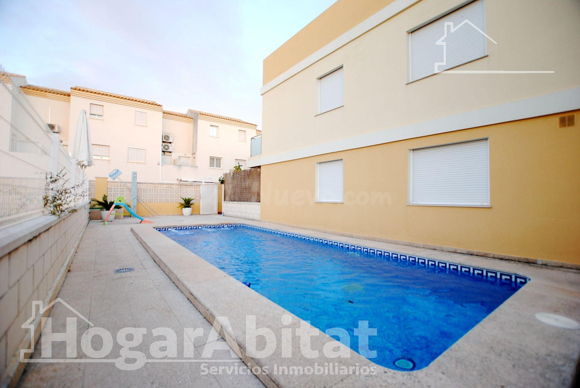 ADOSADO CON PISCINA, GARAJE Y TERRAZA CERCA DE LA PLAYA - foto 4