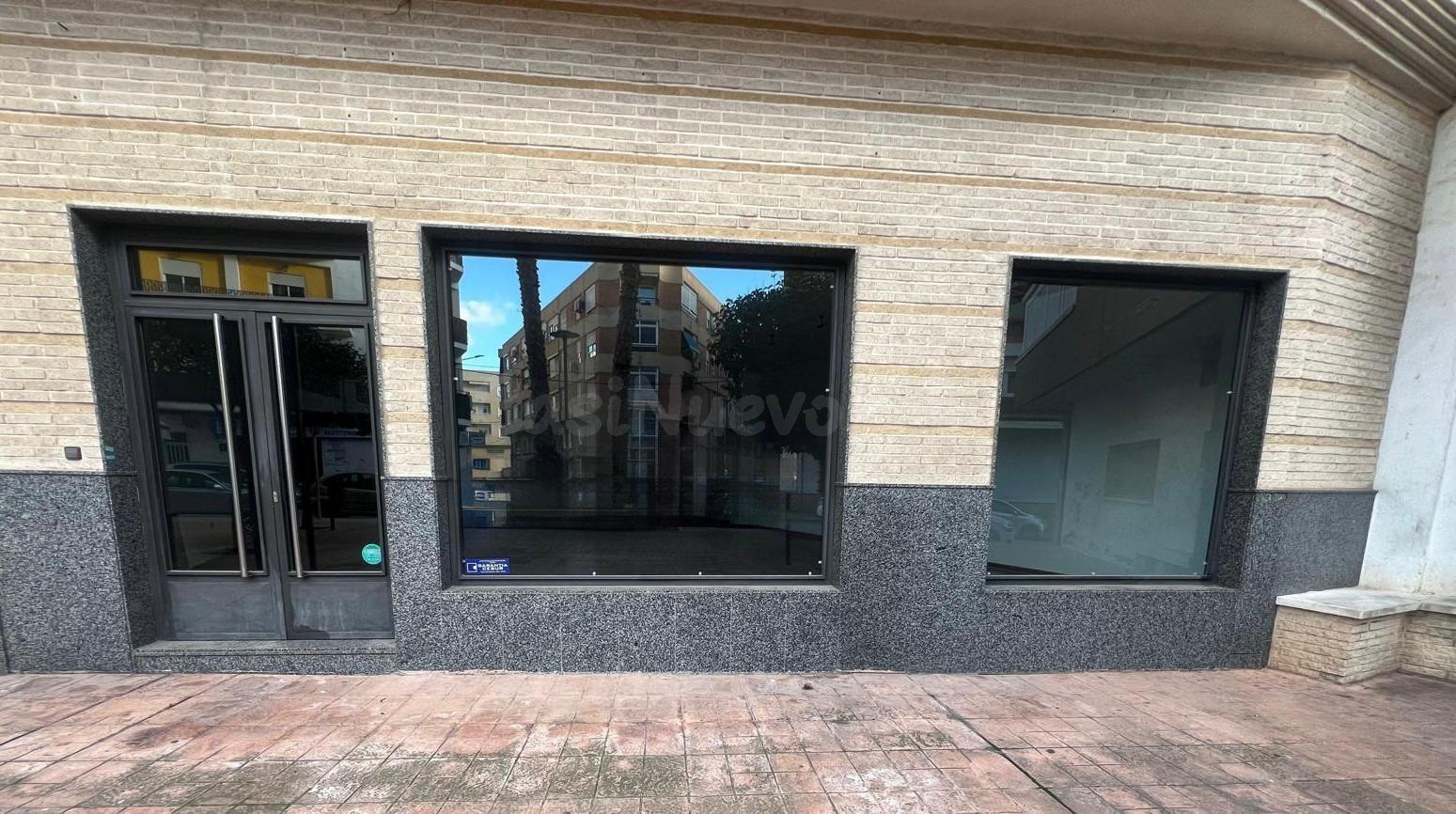 Local Comercial en Centro Urbano - foto 2