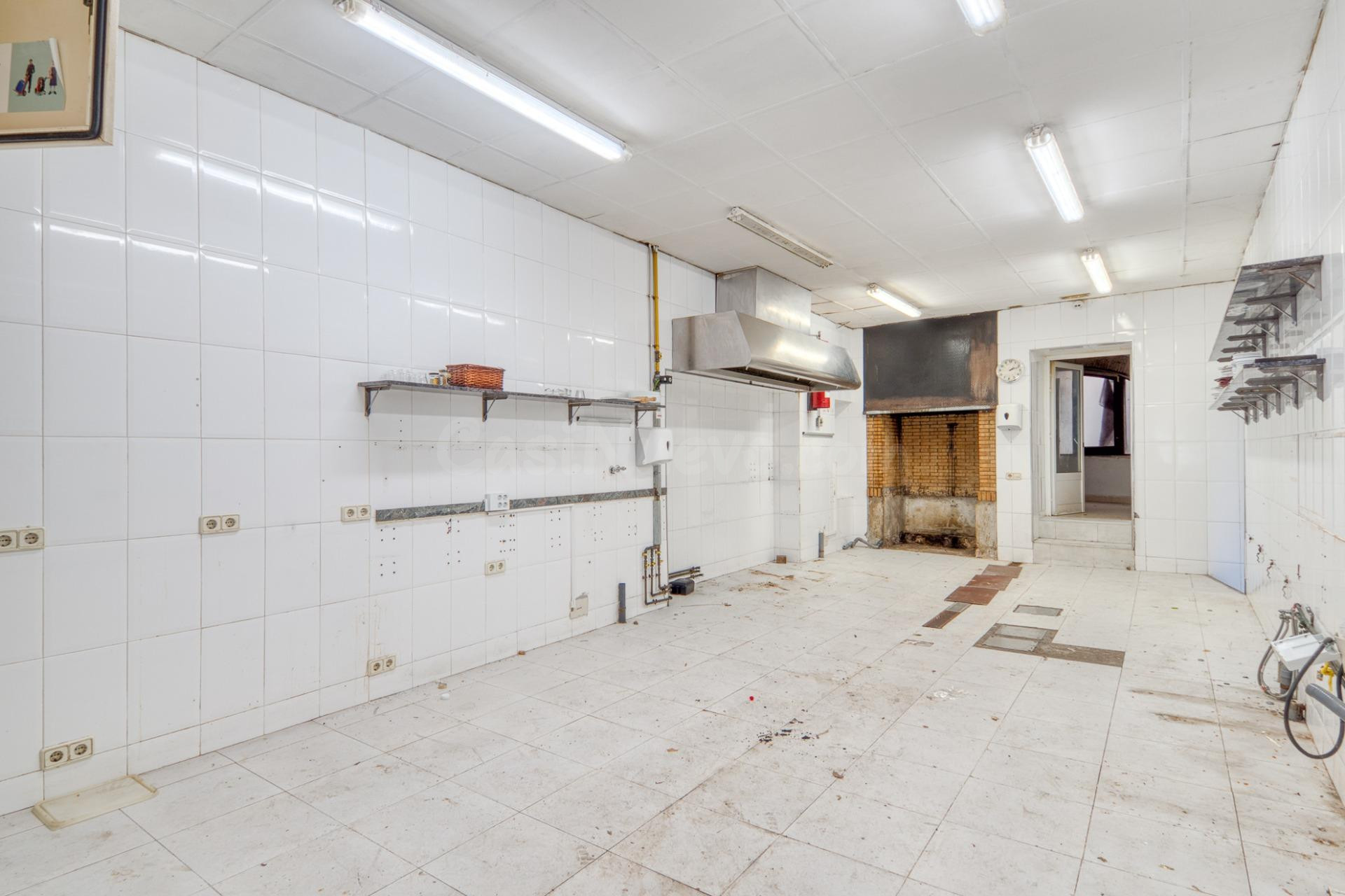 CASA PARA REHABILITAR EN SARRIÀ DE TER - foto 2