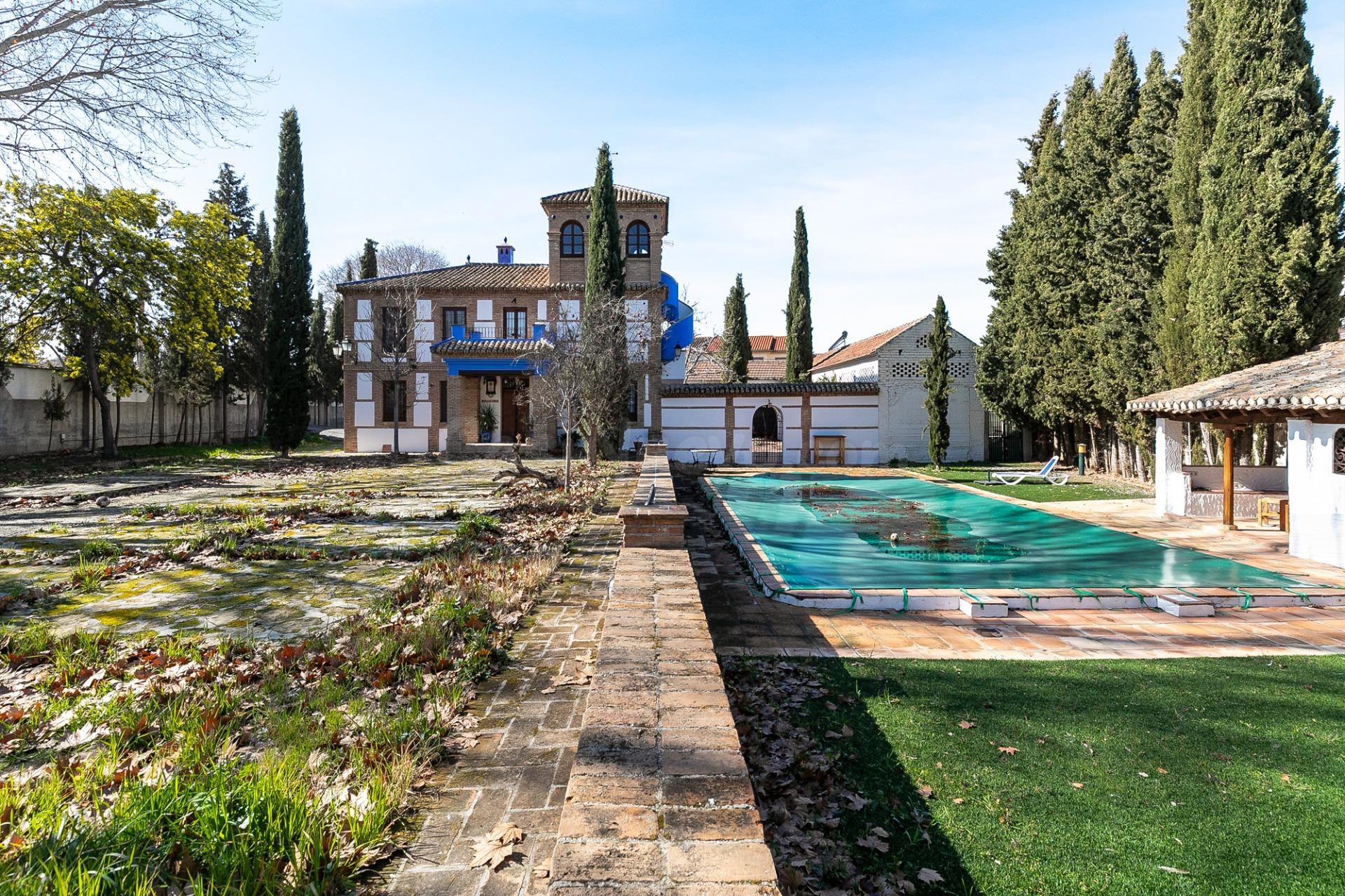 Exclusiva Finca Histórica en Belicena – Espacio, Encanto y O
