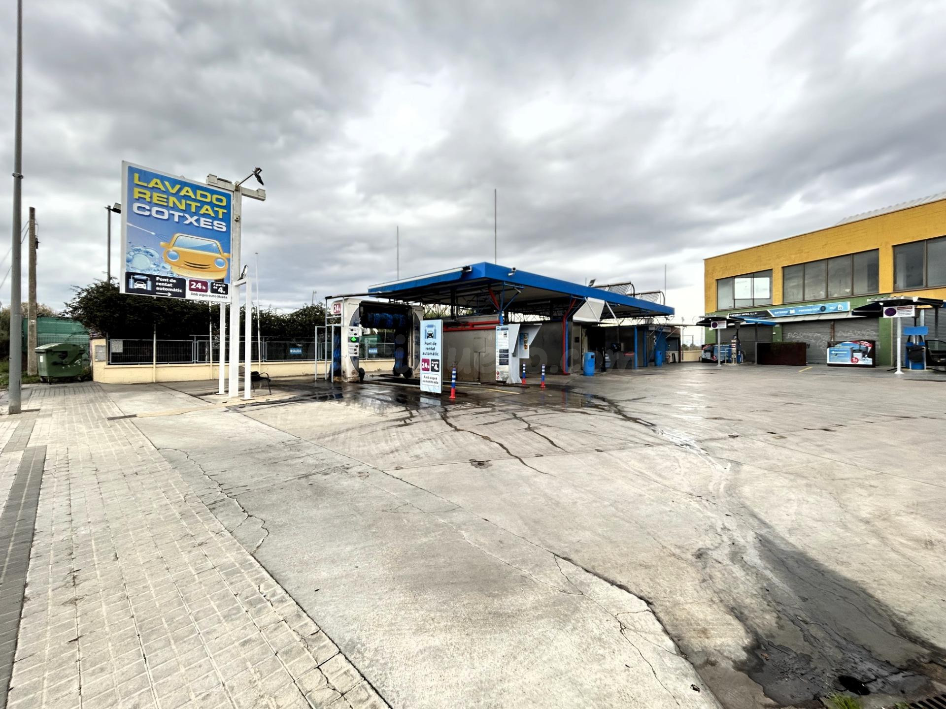 SE VENDE LAVACOCHES AUTOMATIZADO 24H CON PARCELA EN PROPIEDA