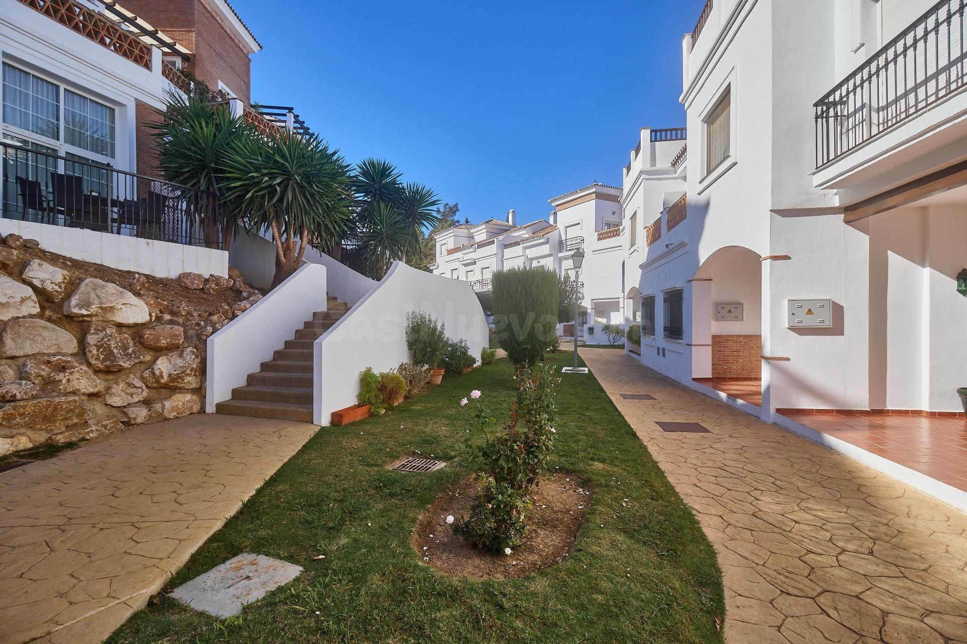Adosado de 4 dormitorios y 4 baños con vistas al Golf. Alhau - foto 2