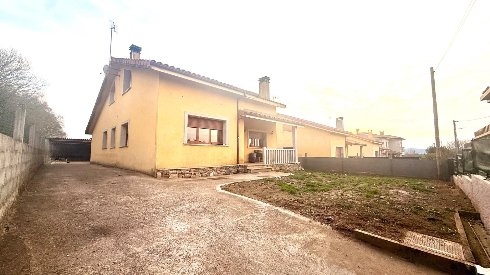 Descubre la casa de tus sueños en venta a 3 km de Lalín