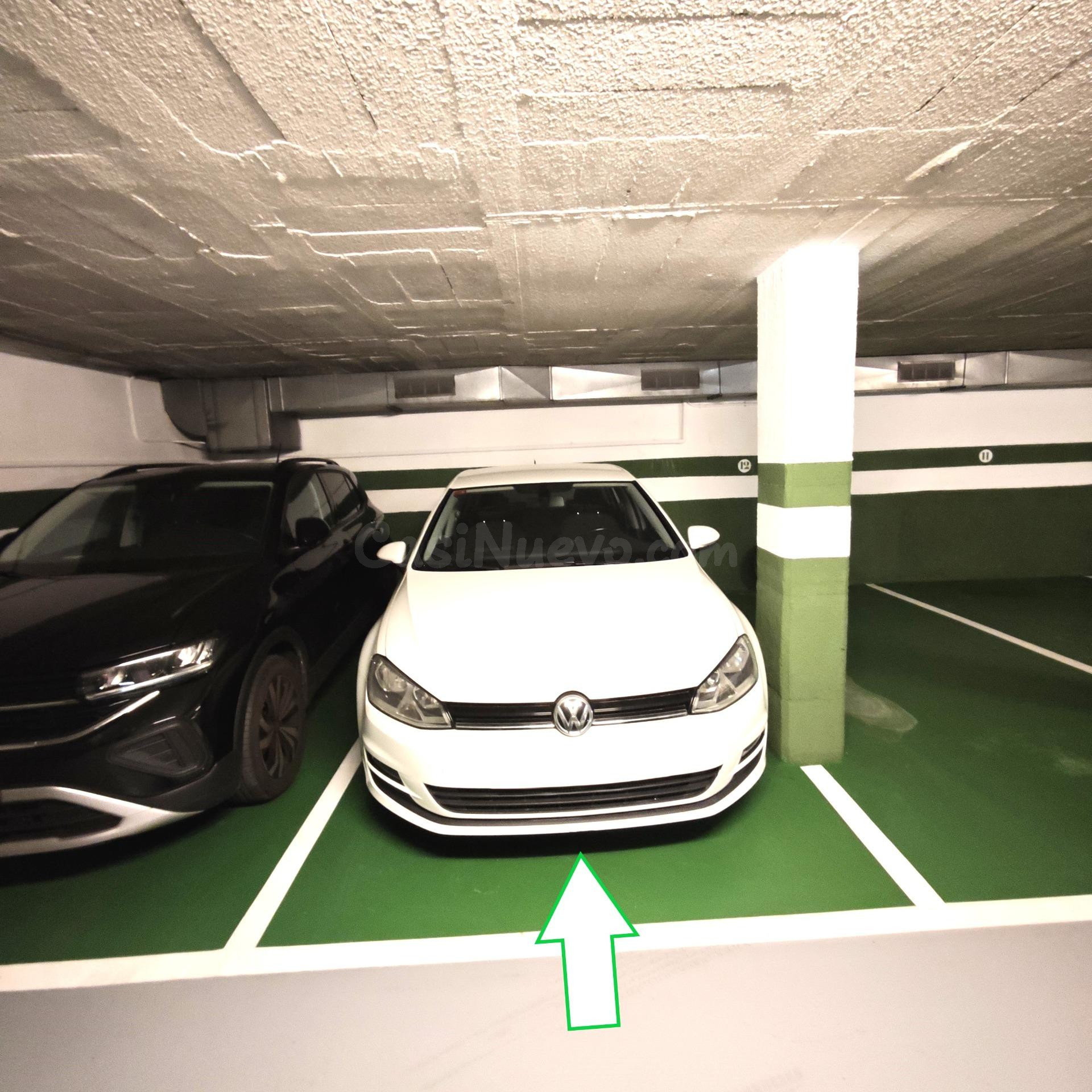 Parking para coche mediano o pequeño en la zona de Sants