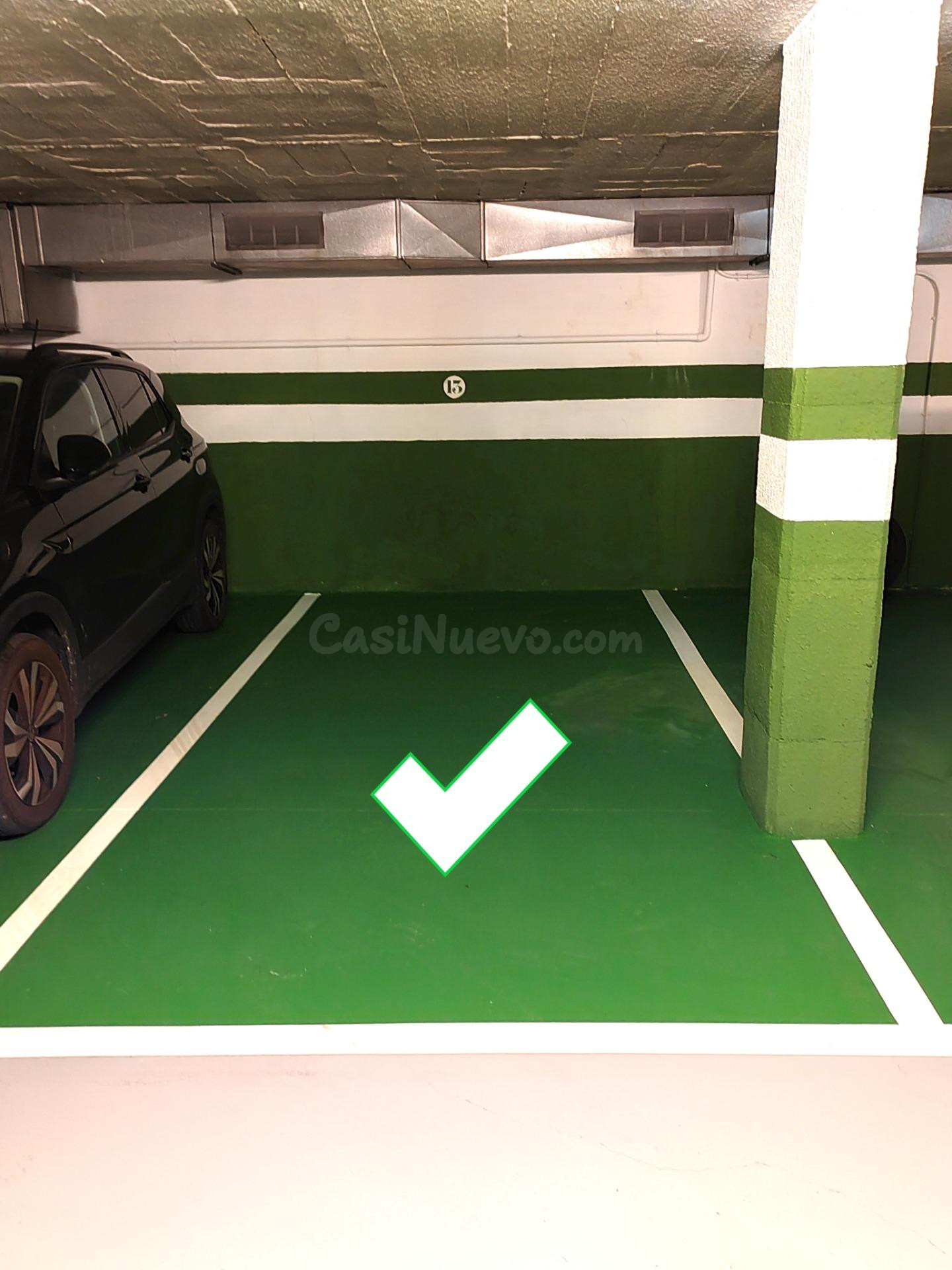 Parking para coche mediano o pequeño en la zona de Sants - foto 2