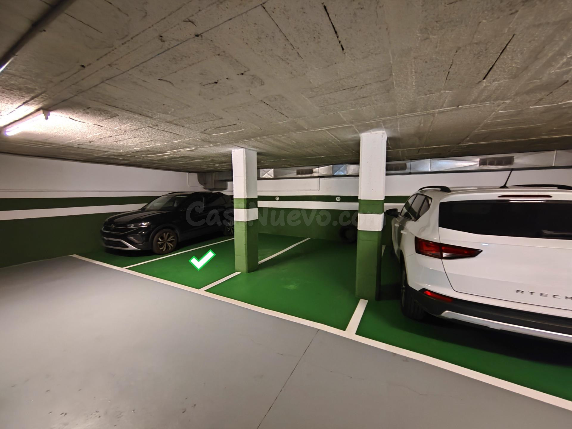 Parking para coche mediano o pequeño en la zona de Sants - foto 4