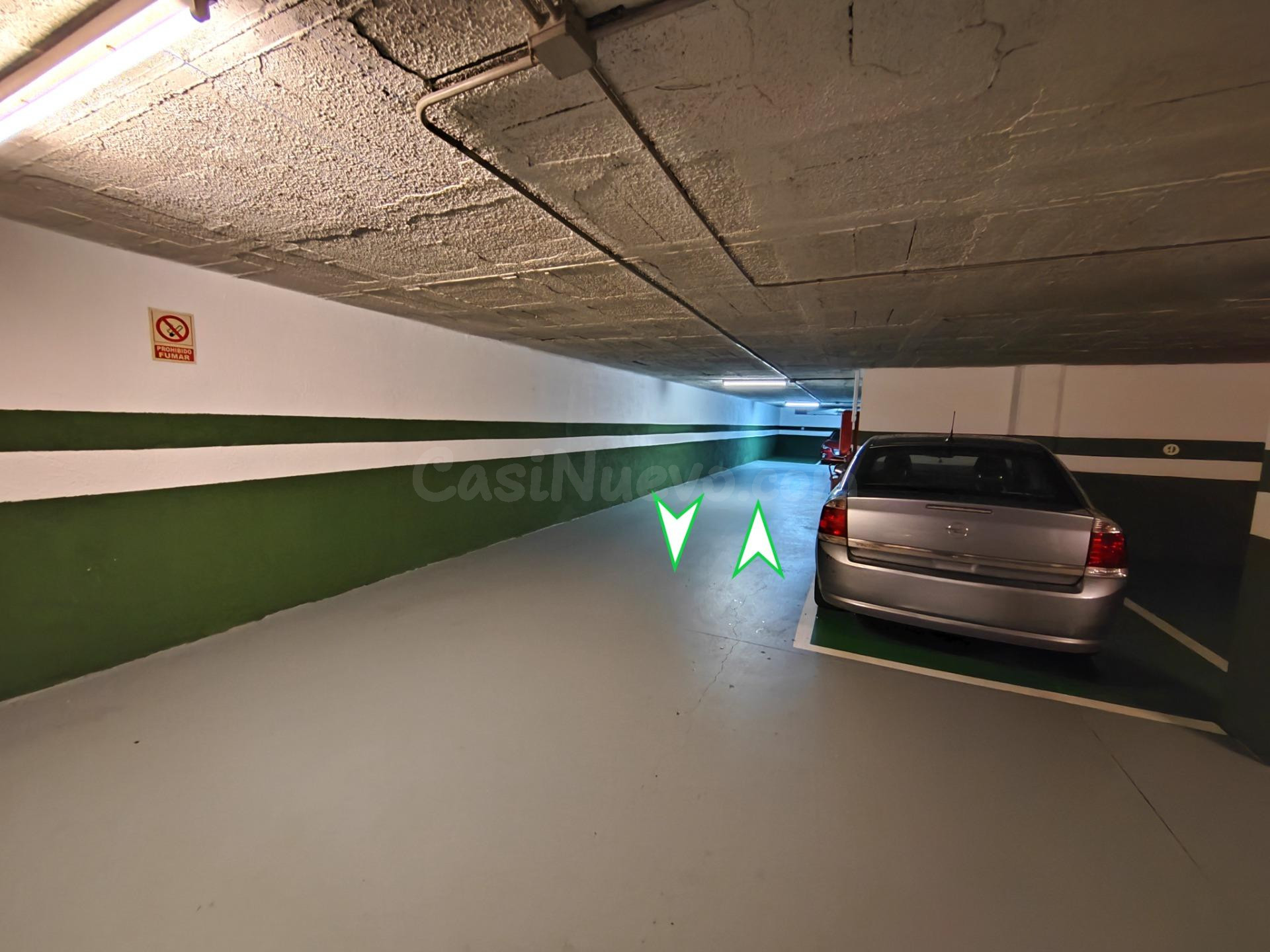 Parking para coche mediano o pequeño en la zona de Sants - foto 5