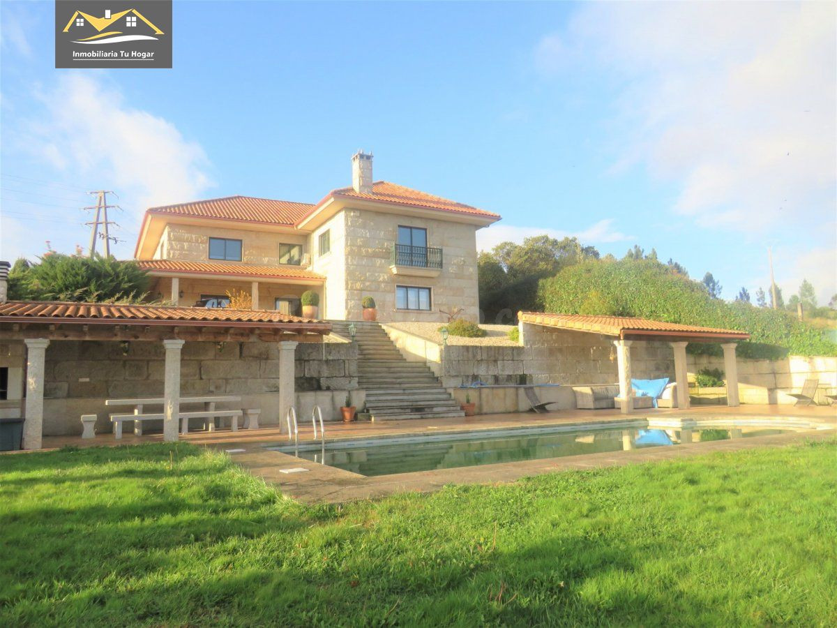 Chalet Independiente en Cumial, con 6 habitaciones 3 baños y