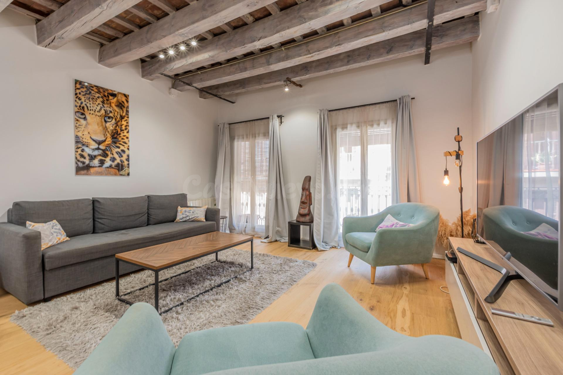 Exclusivo piso reformado con Encanto Histórico junto a La Ra