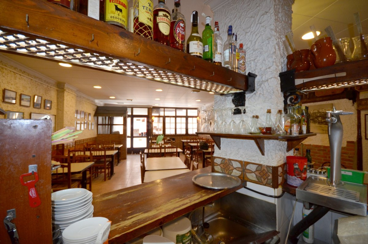 Local-bar-restaurante de 90 m2 en ubicación privilegiada. Si - foto 2