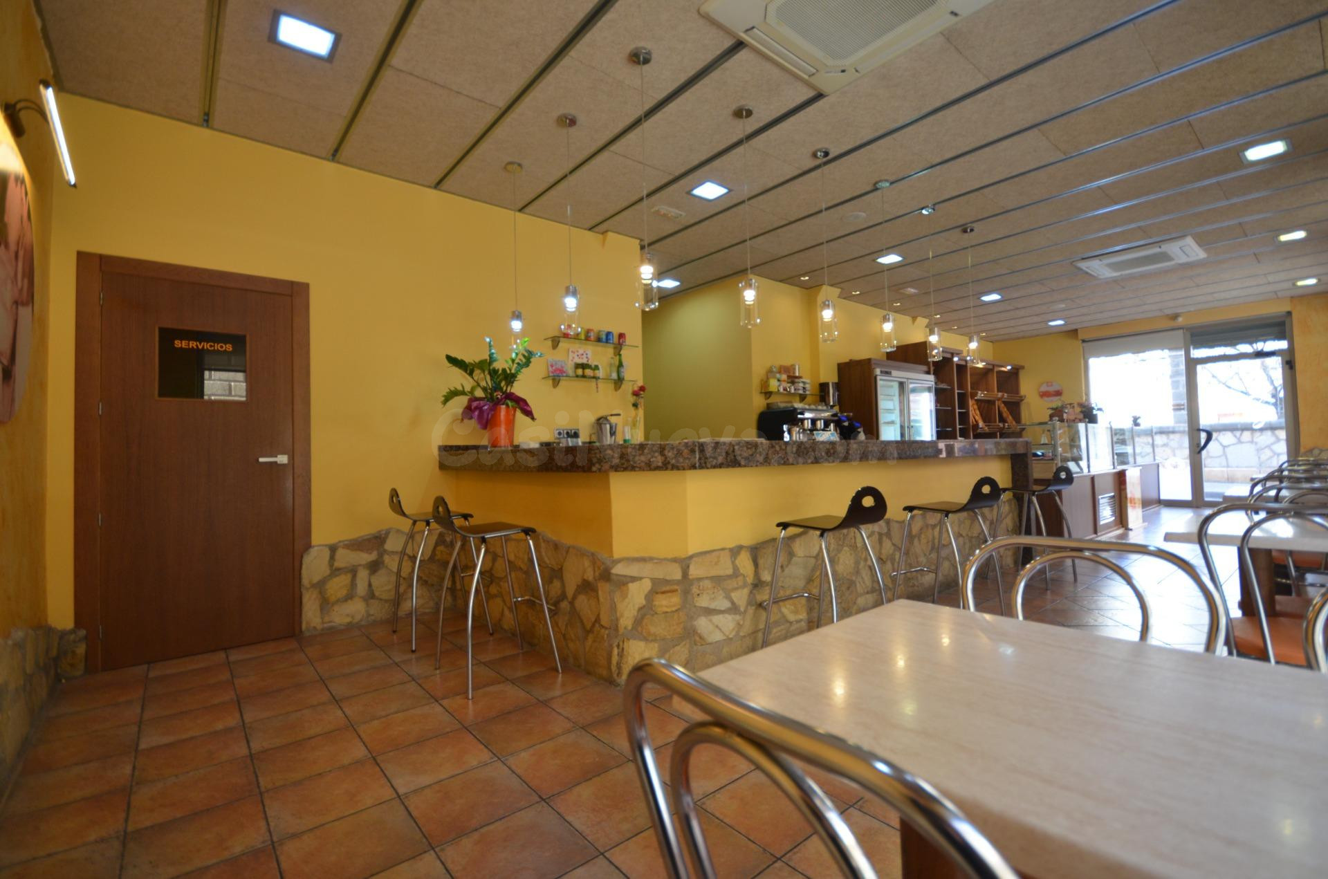 Negocio de cafeteria, panaderia y reposteria, con obrador.