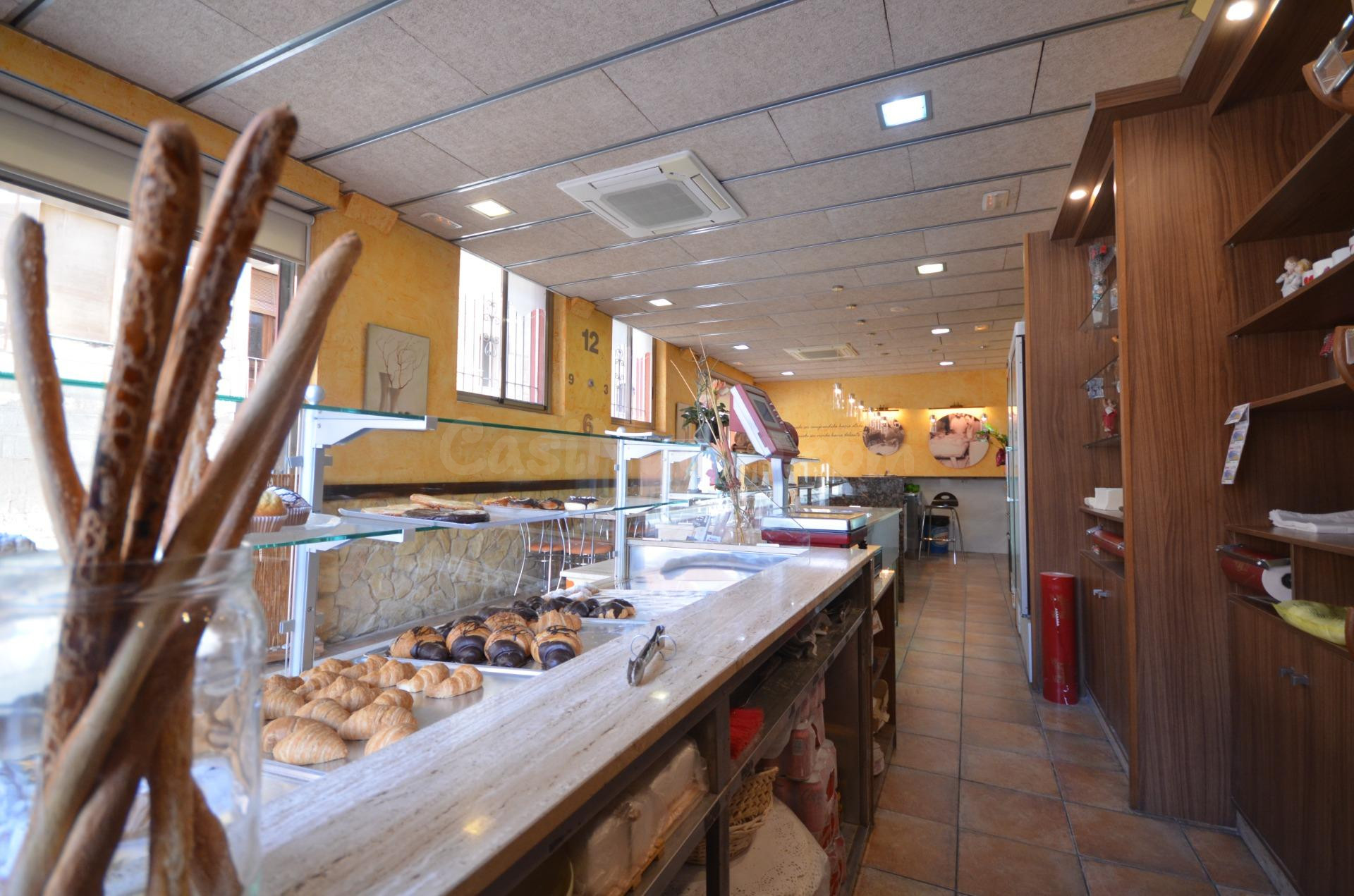 Negocio de cafeteria, panaderia y reposteria, con obrador. - foto 2