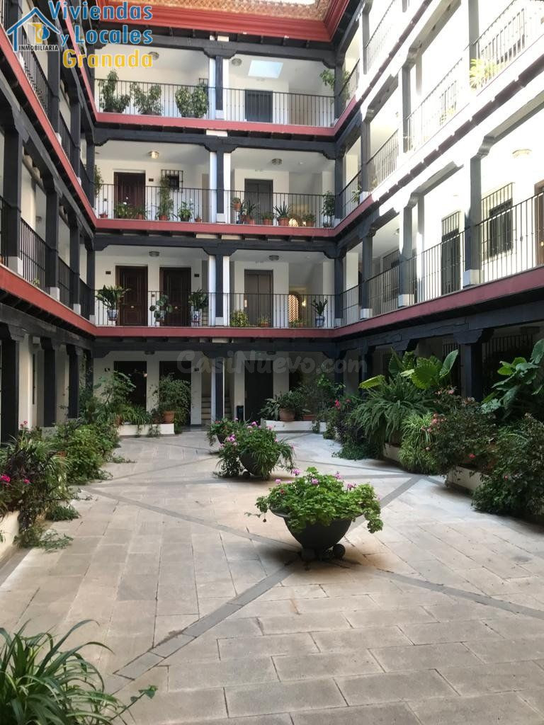 Apartamento en la Zubia con coqueto patio