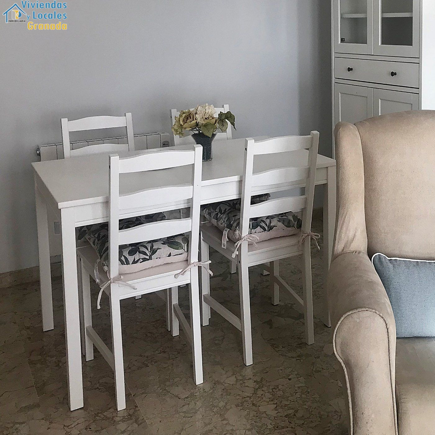 Apartamento en la Zubia con coqueto patio - foto 4