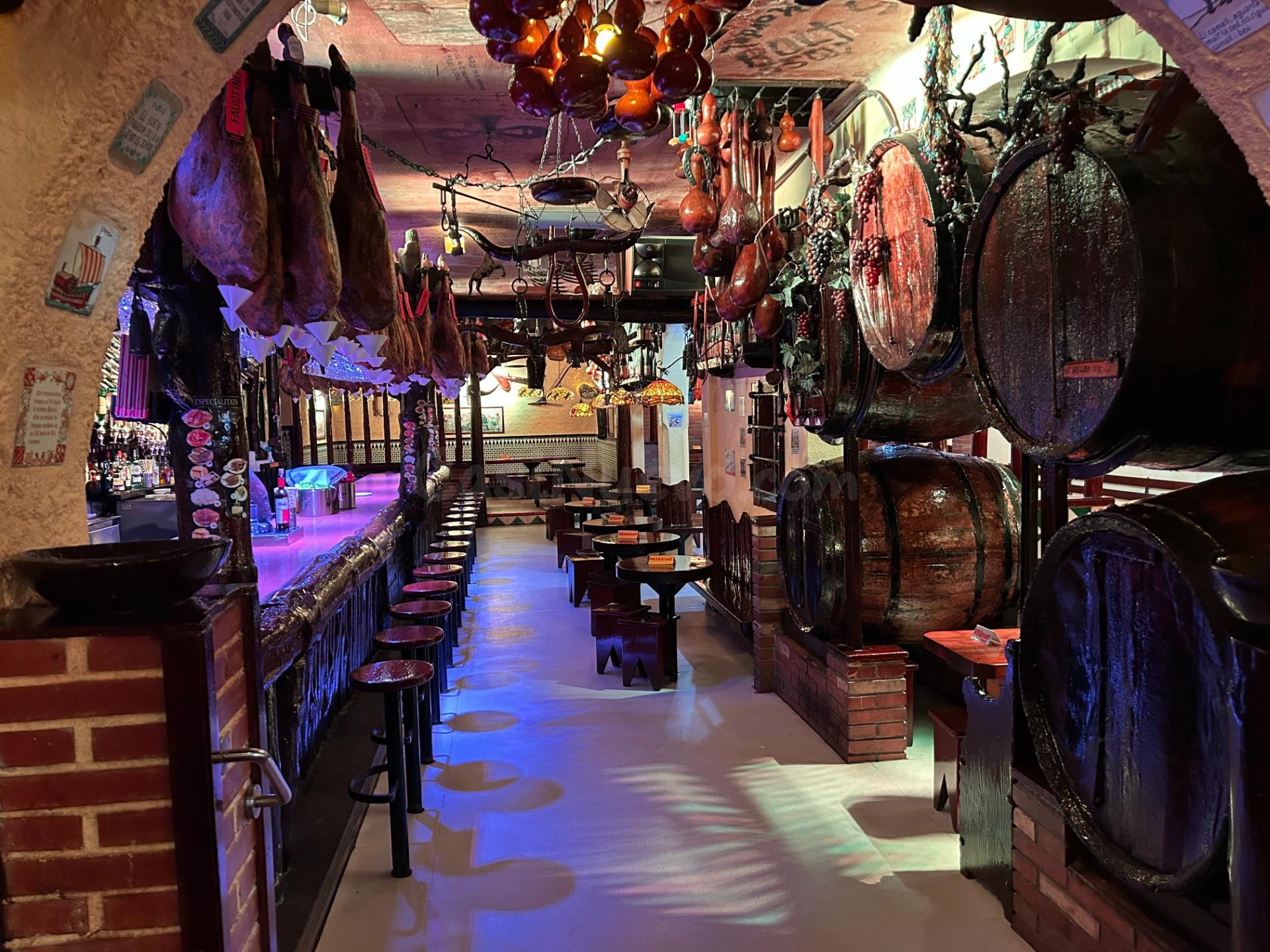Discoteca Taberna con Historia y Potencial Urbanístico en pl - foto 3