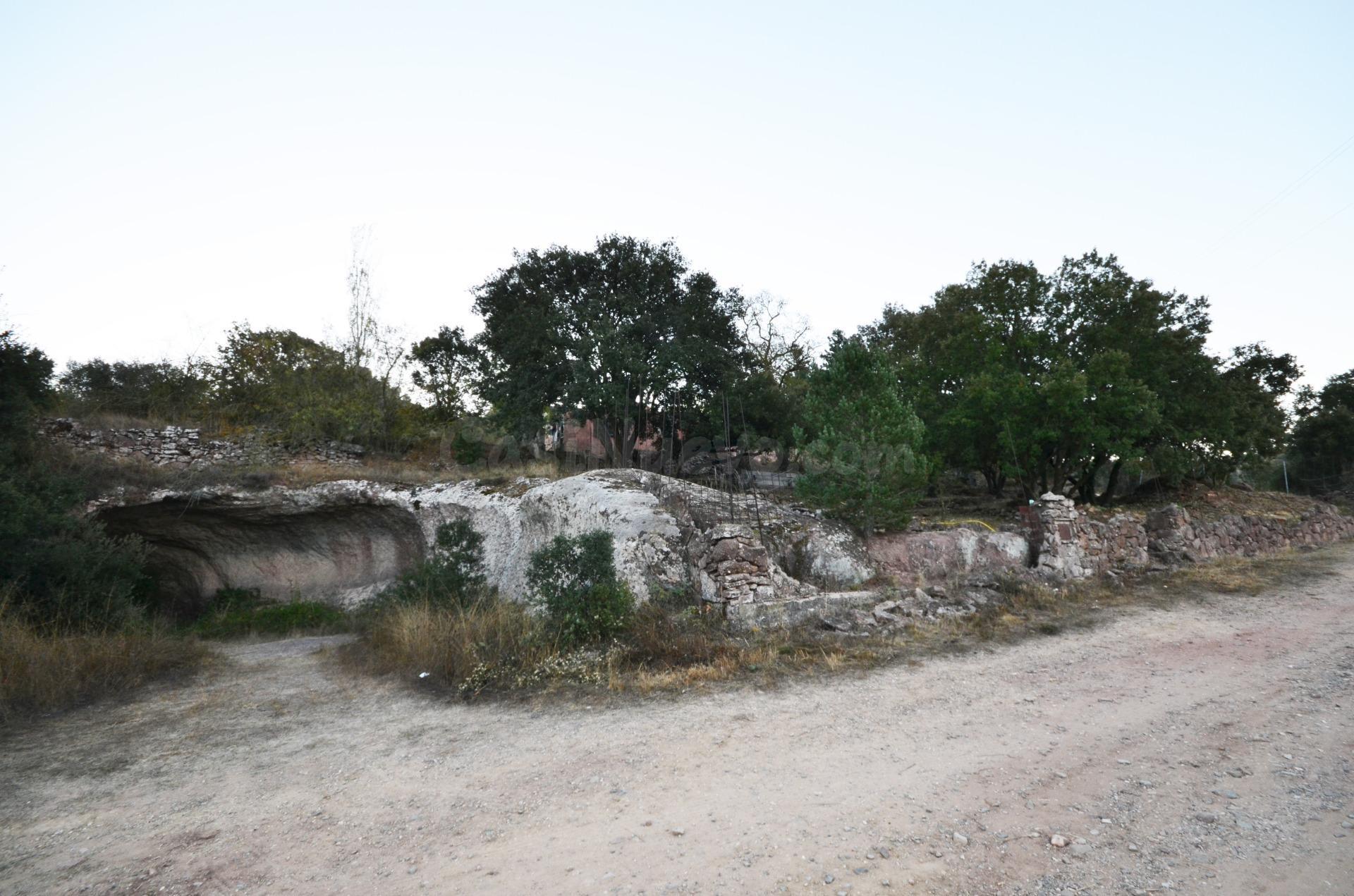 Parcela con vivienda en Prades, la "Vil·la vermella". - foto 3