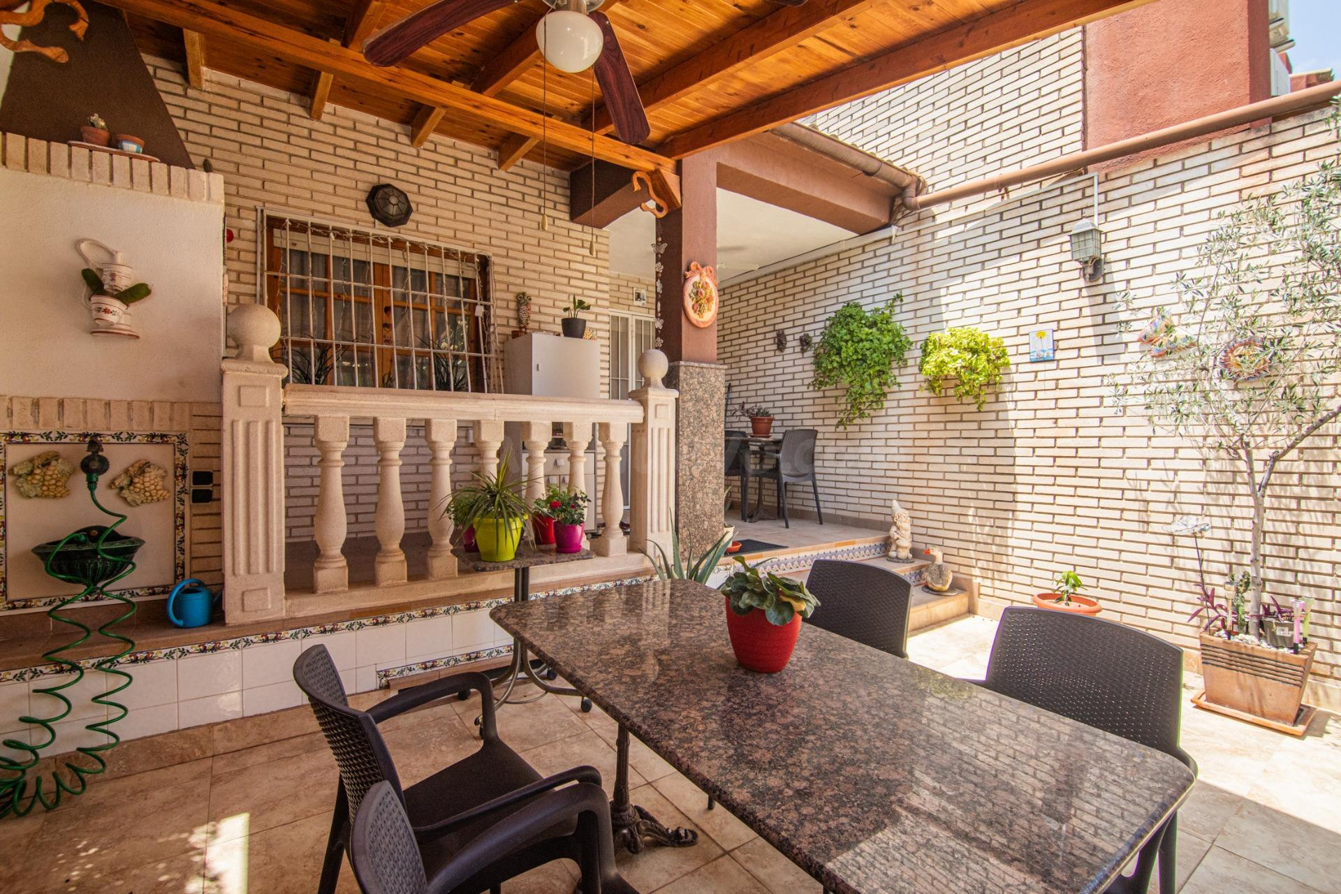 CHALET ADOSADO EN AVENIDA COSTABLANCA - foto 3
