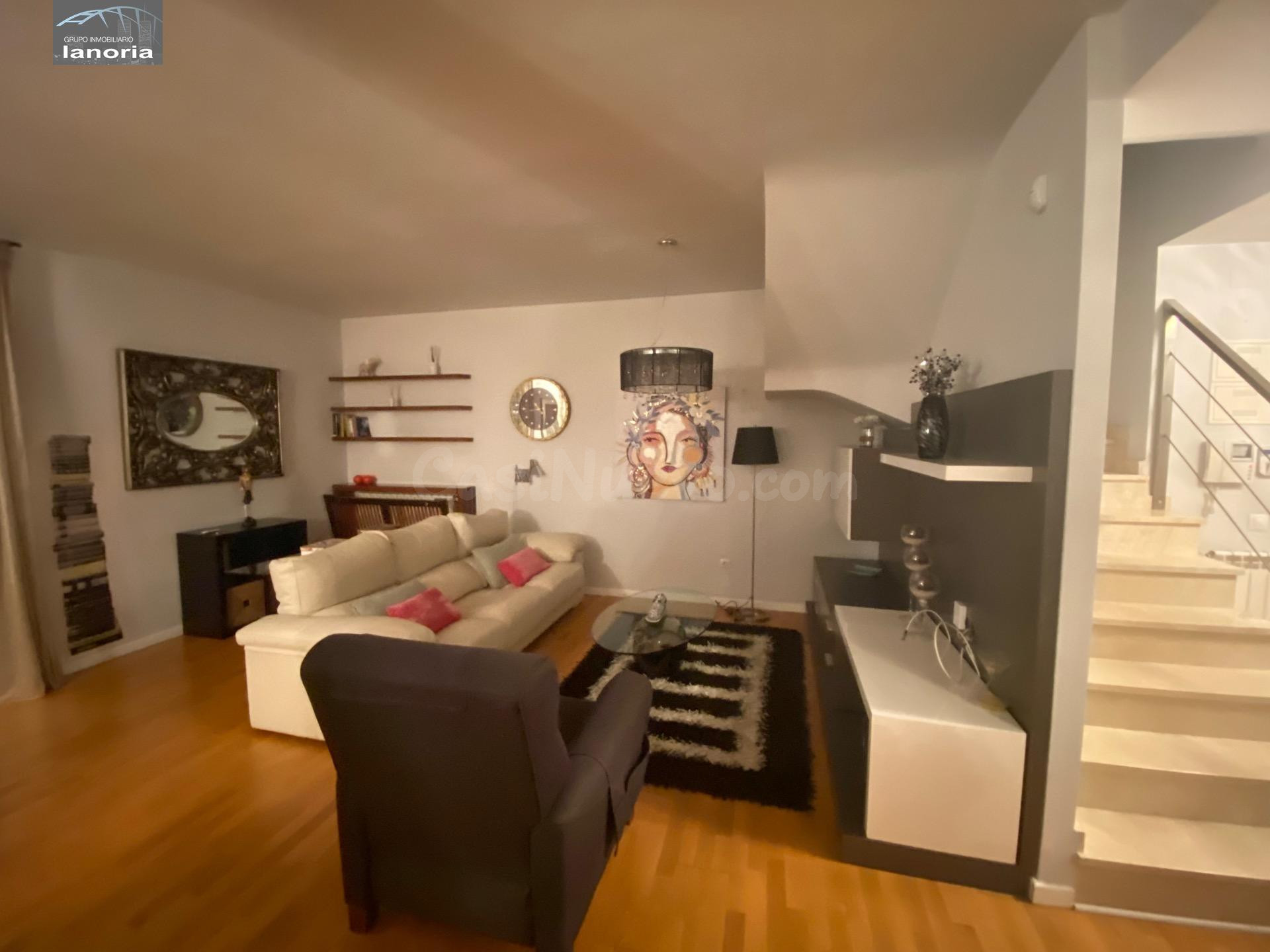 Grupo la Noria VENDE Ático Dúplex 3 dormitorios (4 de origen) 2 plazas de Garaje, 2 trasteros, piscina comunitaria y zonas comunes en zona Universidad. - foto 4