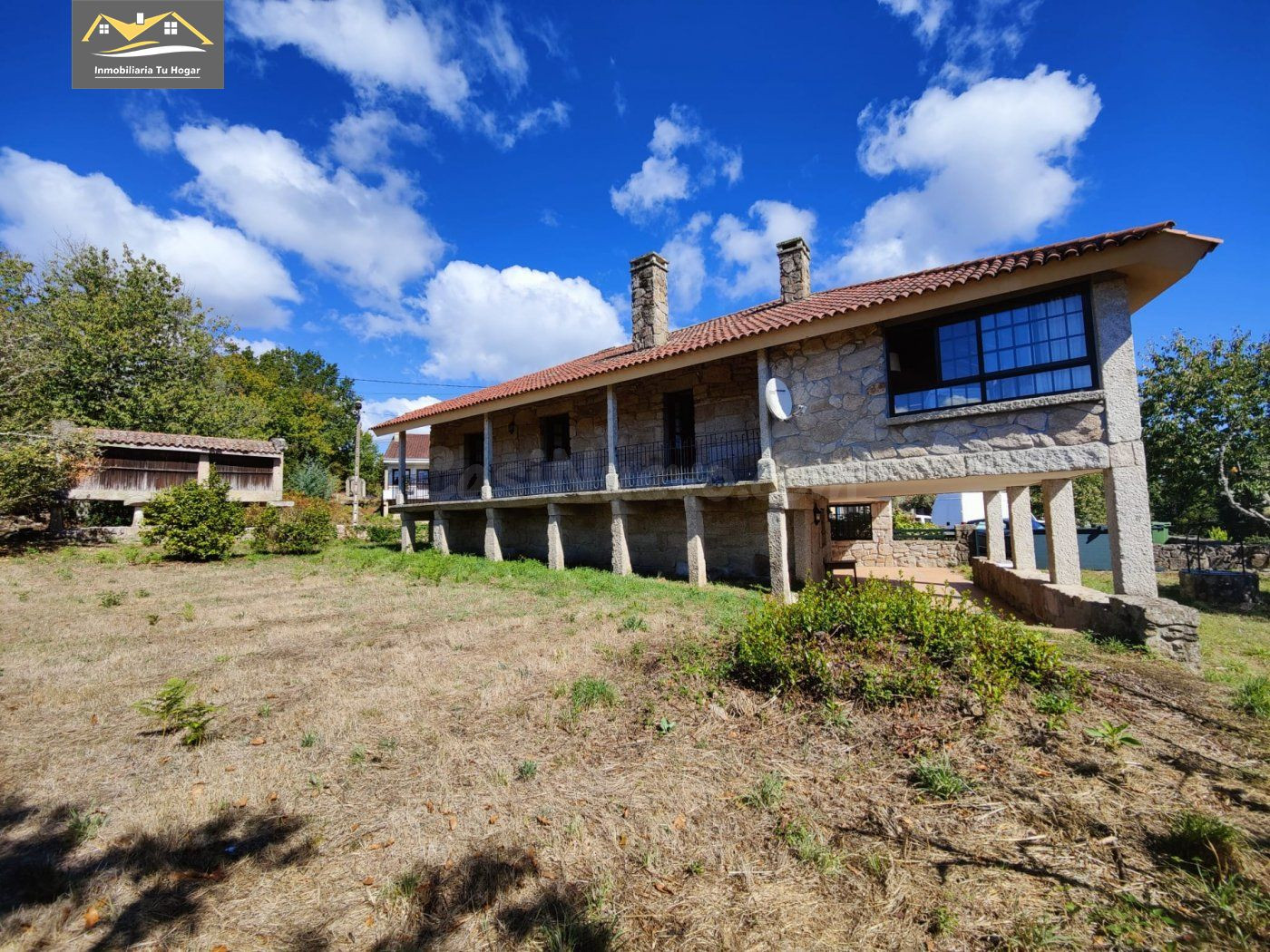 Casa de Piedra Independiente con Encanto Tradicional con par